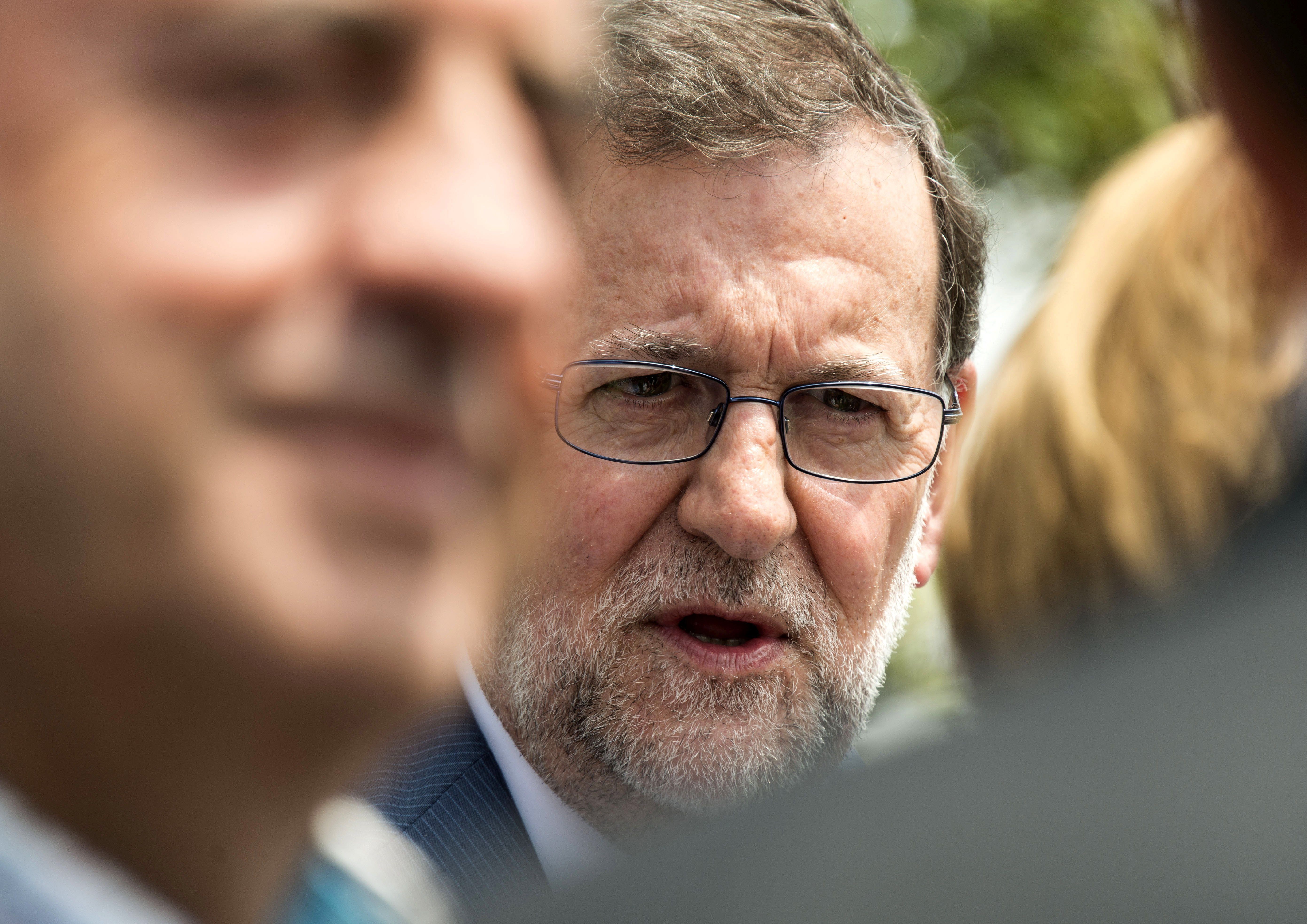 Dancausa atia el foc de les estelades i Rajoy se'n renta les mans