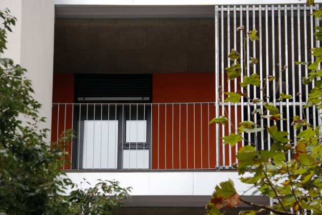Plan|Plano cerrado de un balcón de una nueva construcción de vivienda en Barcelona. Foto: ACN