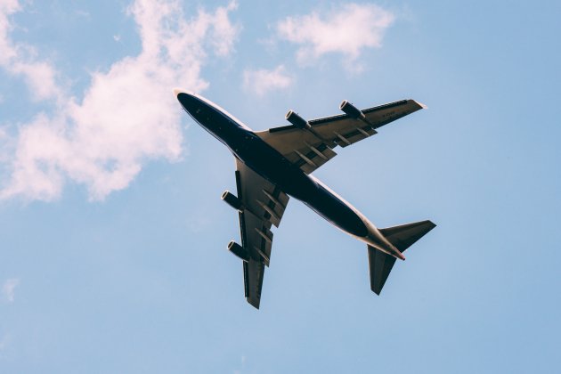 avión unsplash