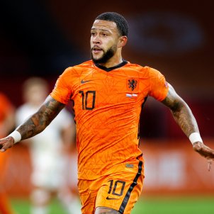 Lío en Twitter: el Barça pone por error a la venta la camiseta de Memphis  Depay