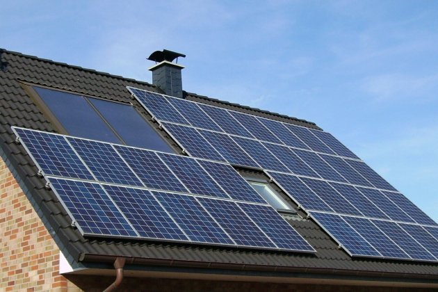 Panell solar en un habitatge particular. Foto: Pixaba