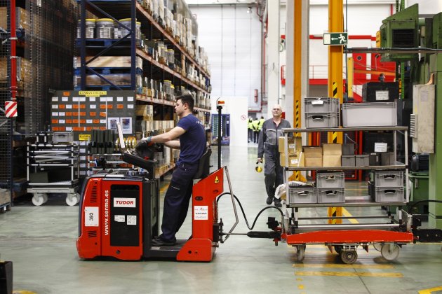 Treballador en el magatzem d'una empresa. Foto: Europa Press