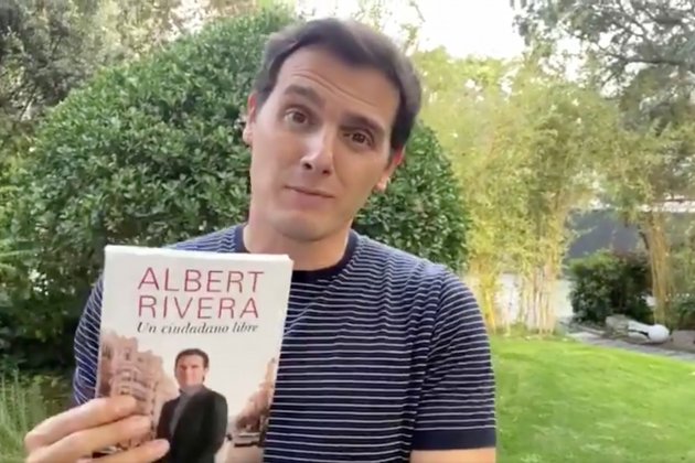 Albert Rivera vendiendo libro Twitter