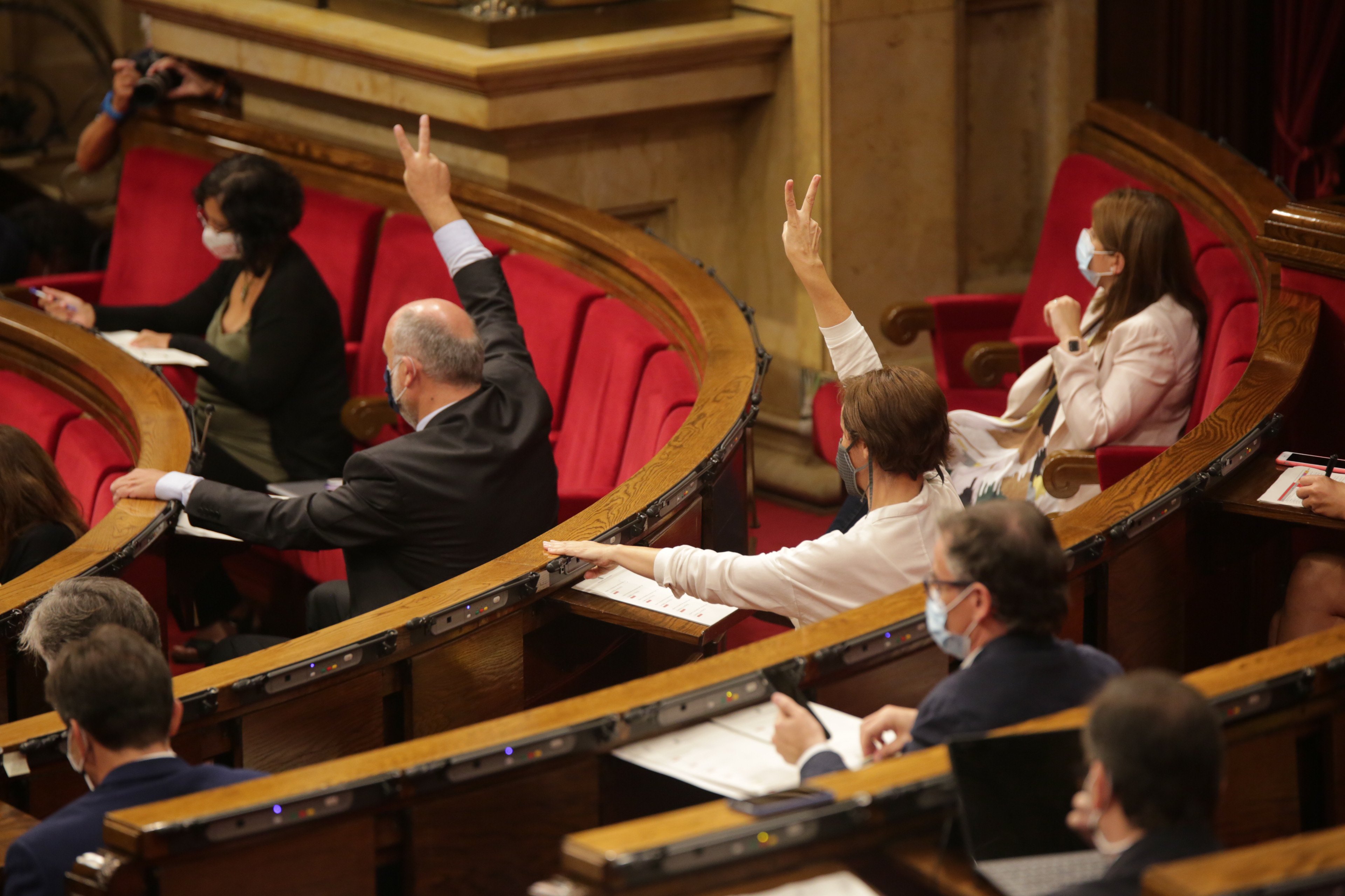 Frente común del independentismo en el Parlament contra la condena a Torra