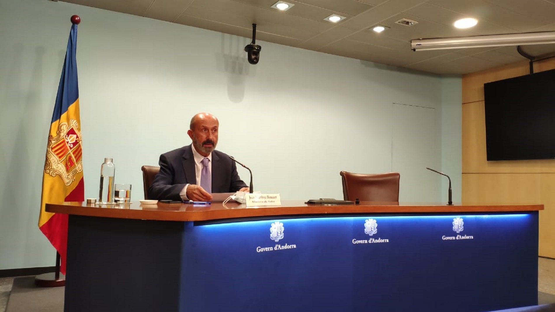 Andorra prohíbe las reuniones de más de 10 personas y estar de pie en terrazas