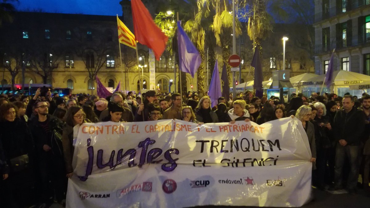 Manifestació feminista al centre de Barcelona