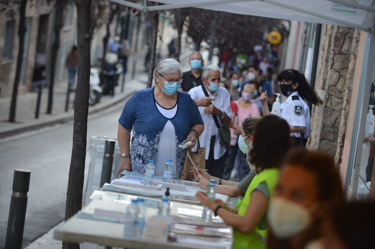 Matí de cues al cribratge massiu a Trinitat Vella