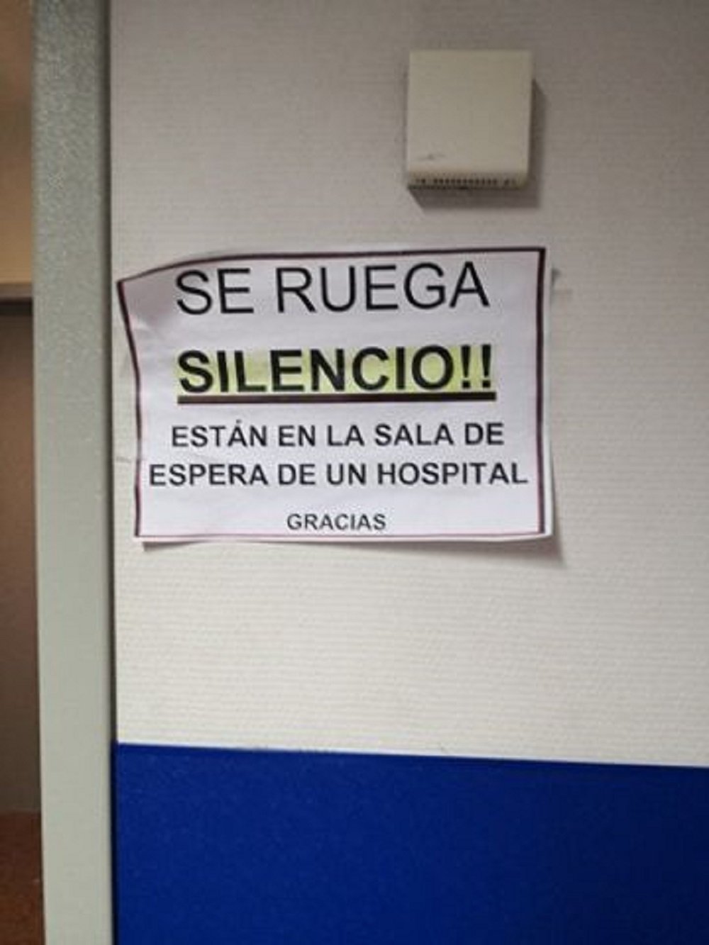 Substitució lingüística a Mallorca: Un hospital ho retola tot en castellà