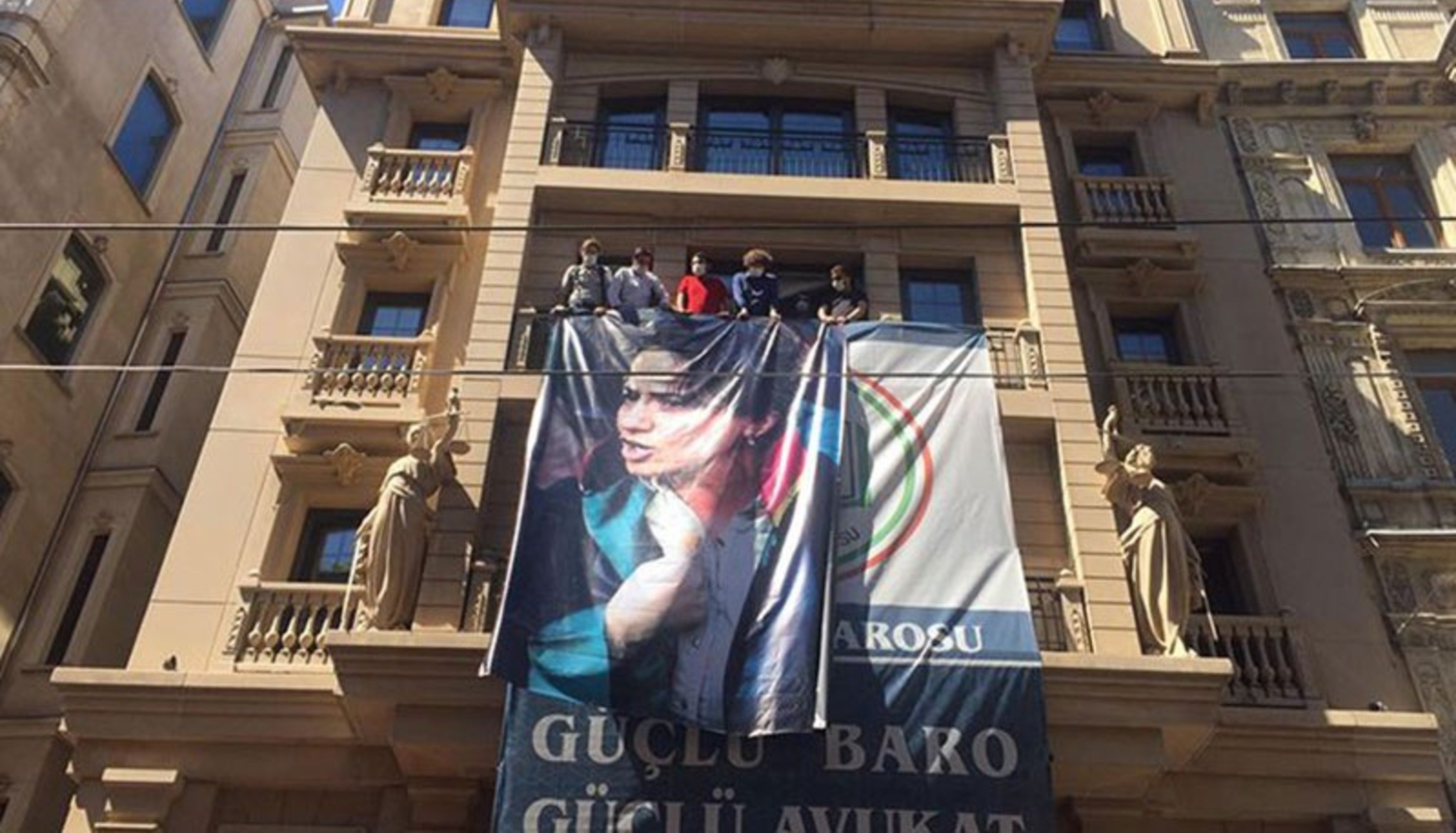 Turquia també encausa el col·legi d'advocats d'Istanbul per una pancarta