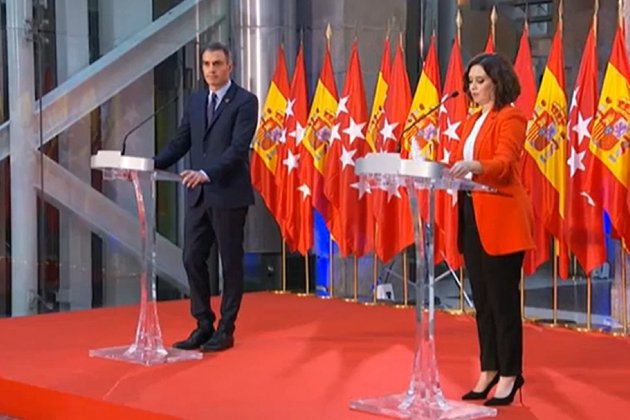 isabel diaz ayuso pedro sanchez banderes madrid