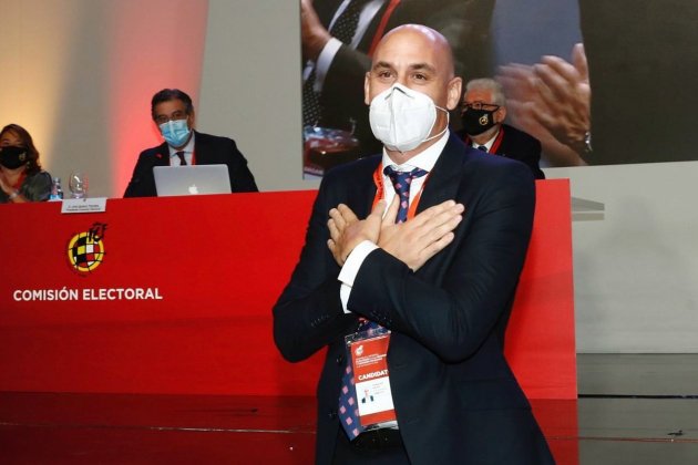 Luis Rubiales agrait mascareta EFE