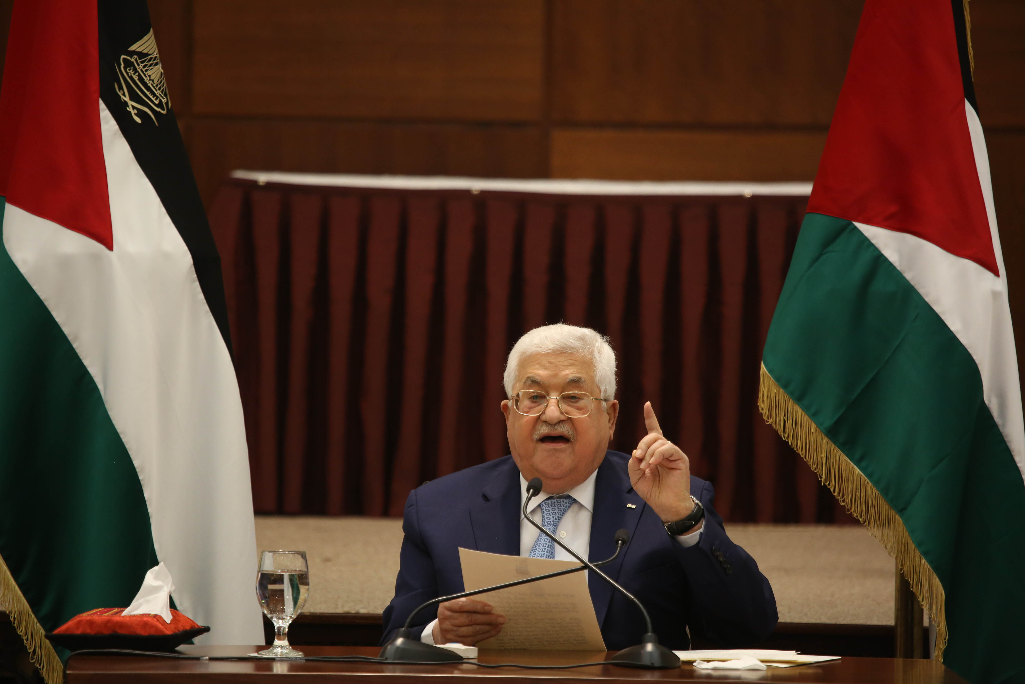 Los palestinos votan en elecciones locales con gran malestar contra Abbas