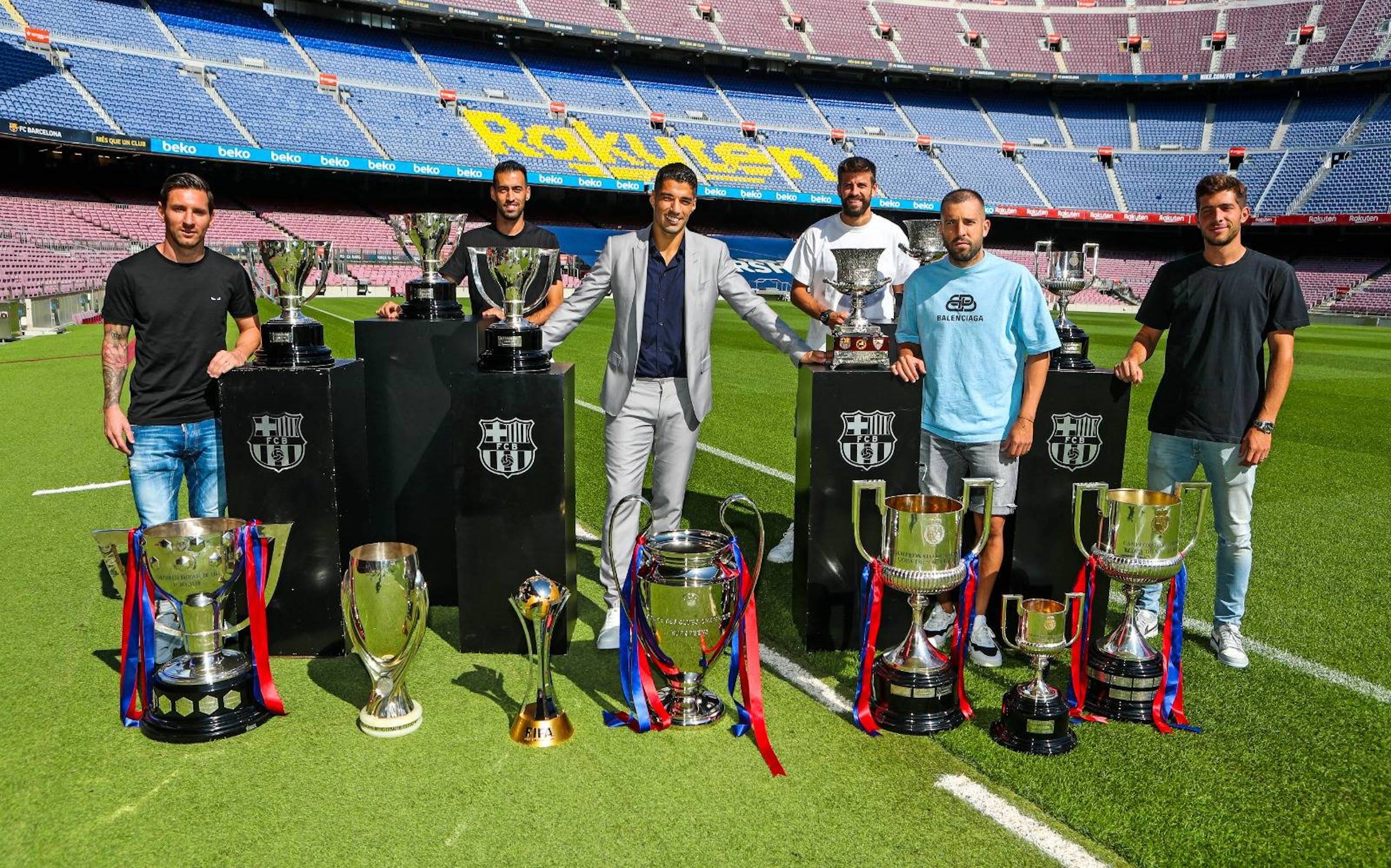 Portades esportives que parlen de la unitat dels jugadors del Barça amb Suárez