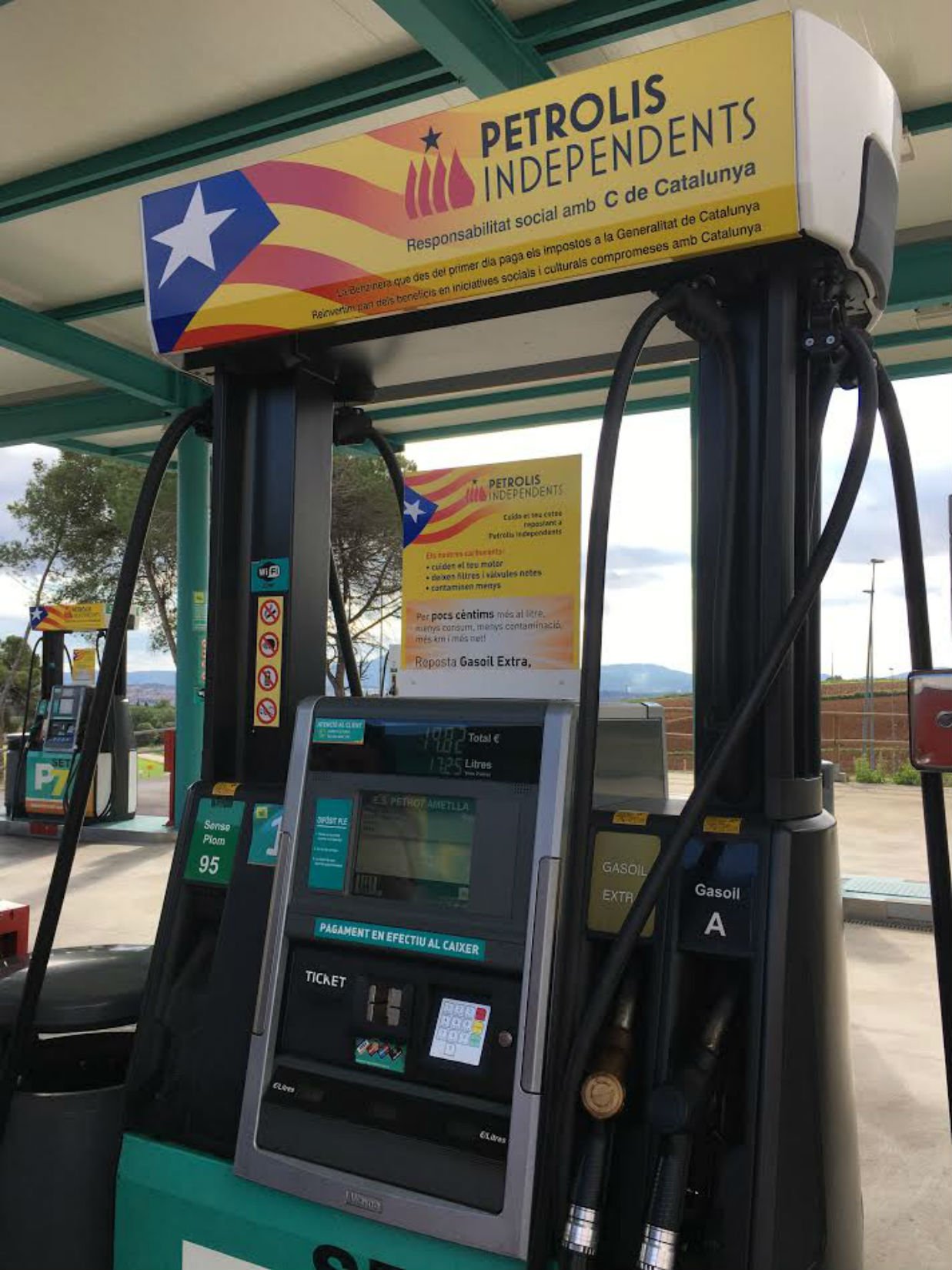 Ros permite a Petrolis Independients retirar las placas franquistas