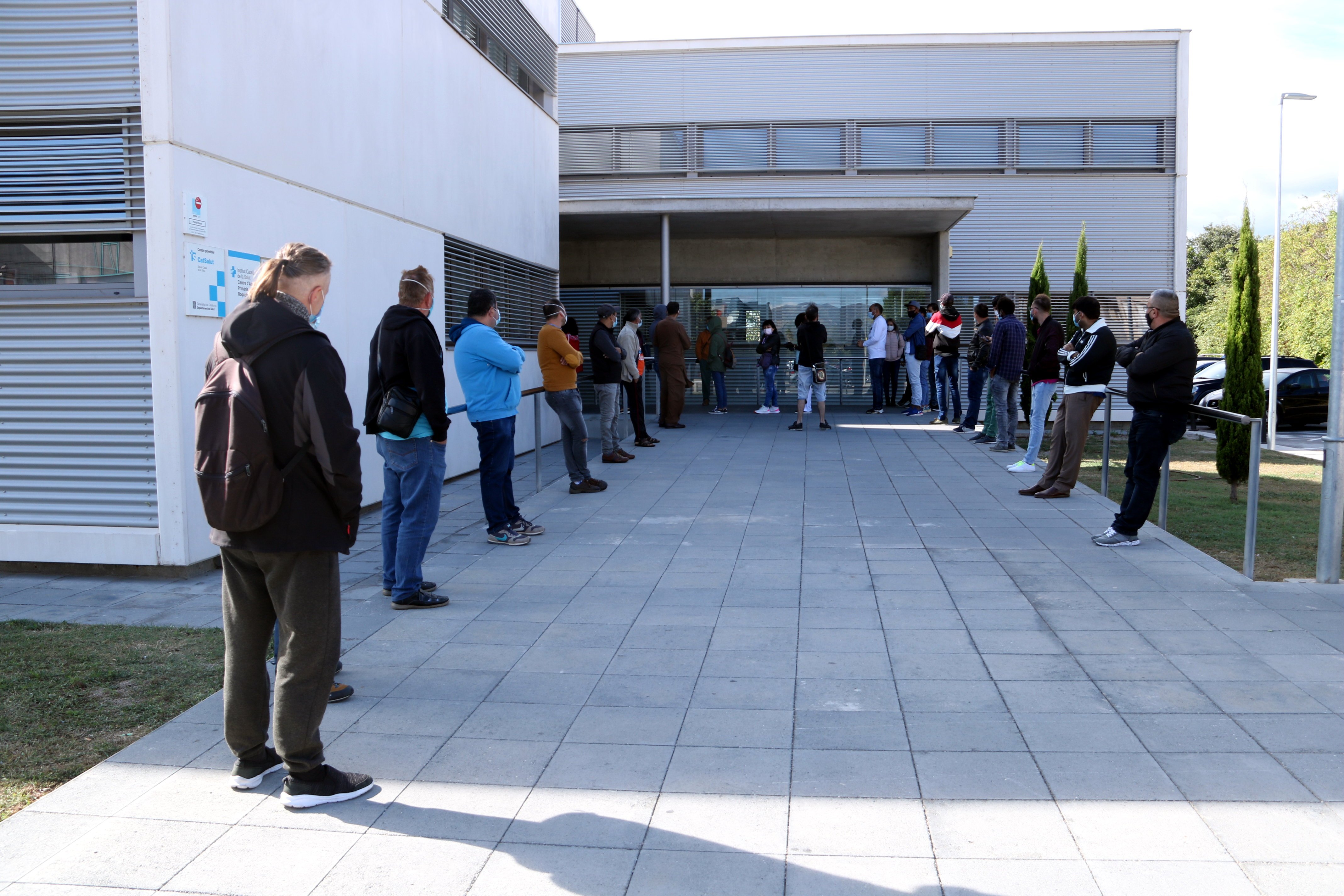 Alerta per un brot amb més de 130 positius en una empresa de Roquetes