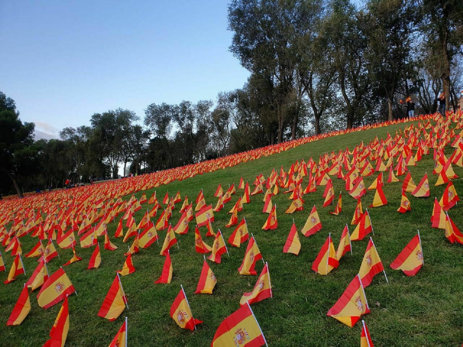 VÍDEO: Encara més banderes a Madrid