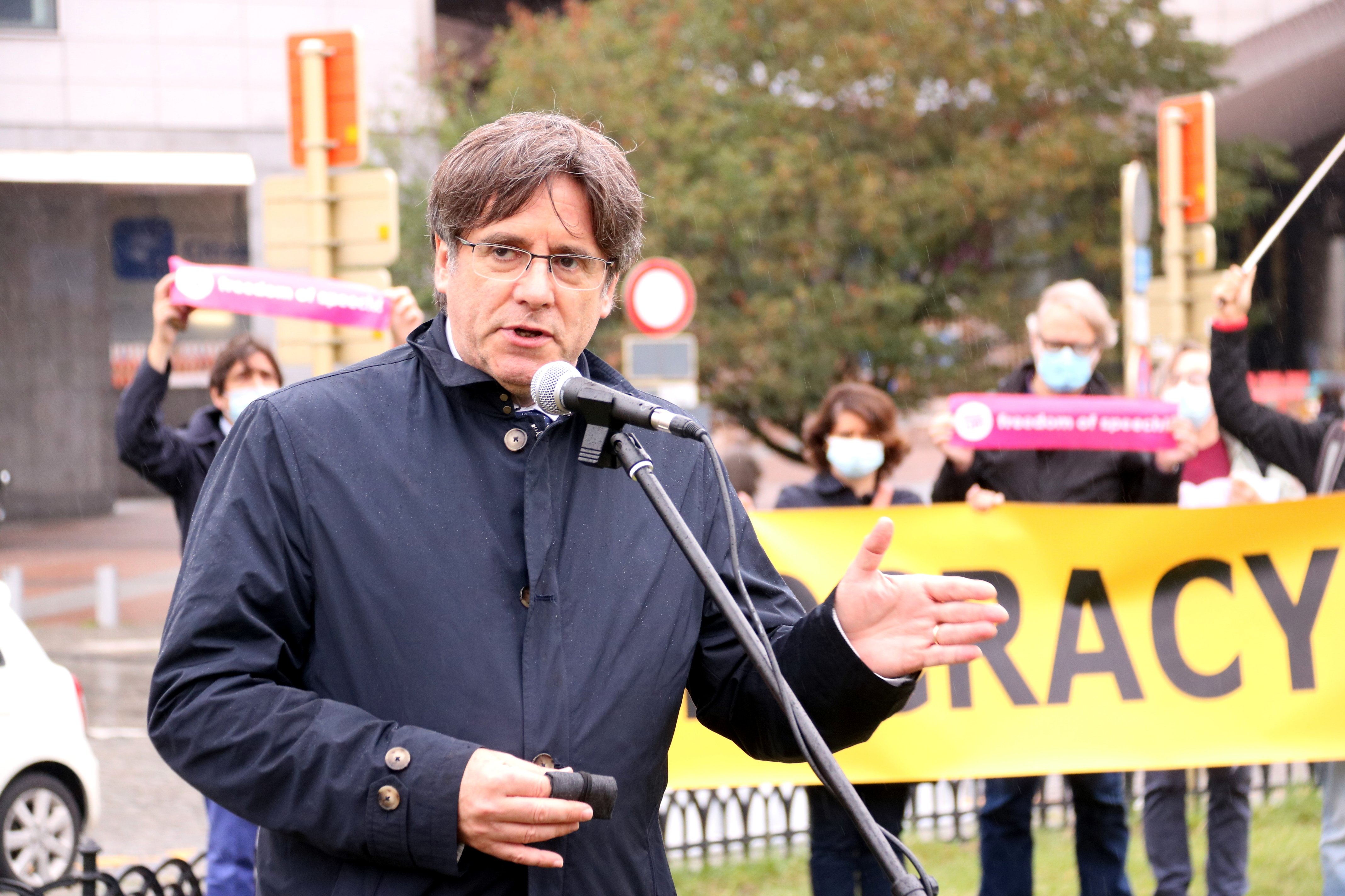 Puigdemont en 'Politico': "La derecha española tiene nostalgia del franquismo"