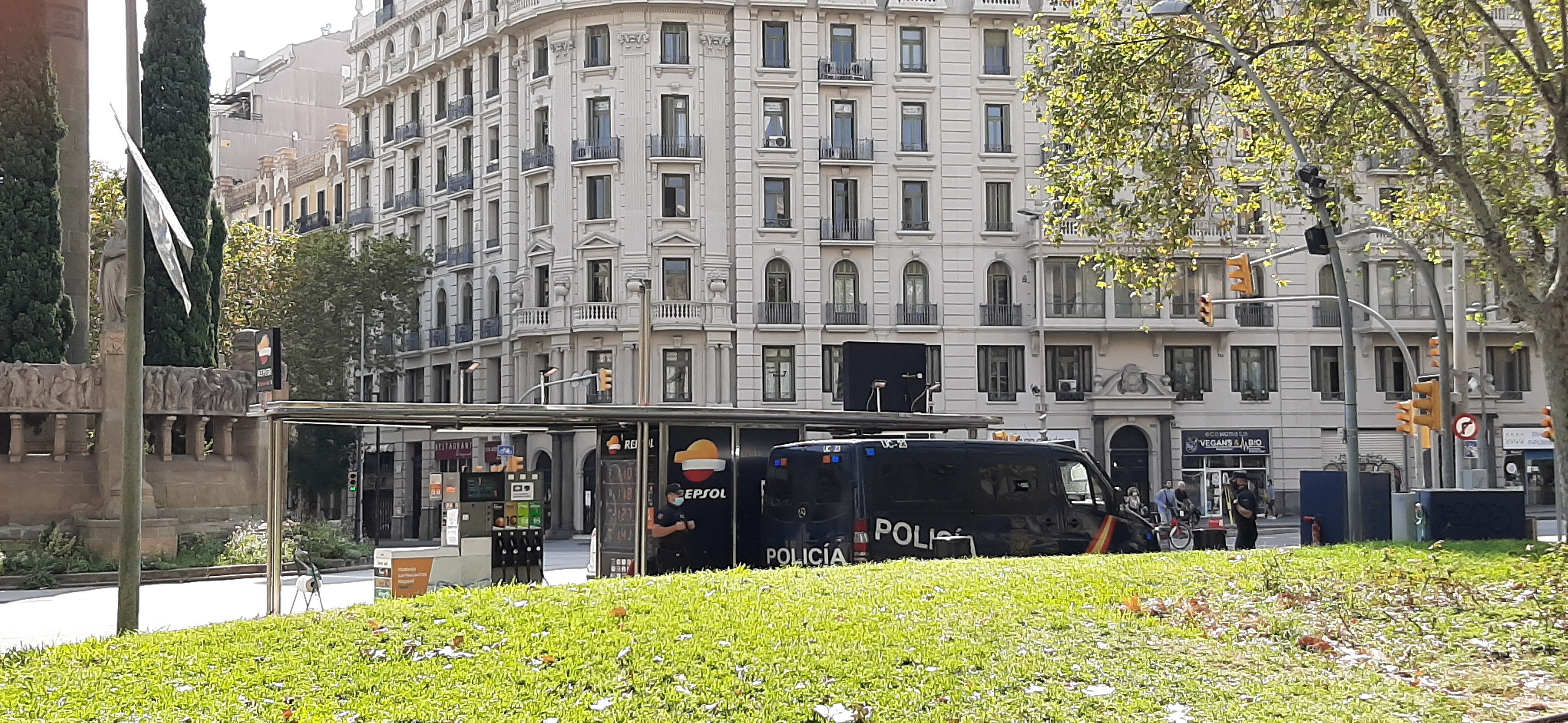 Policia carrega gasolina 1-O