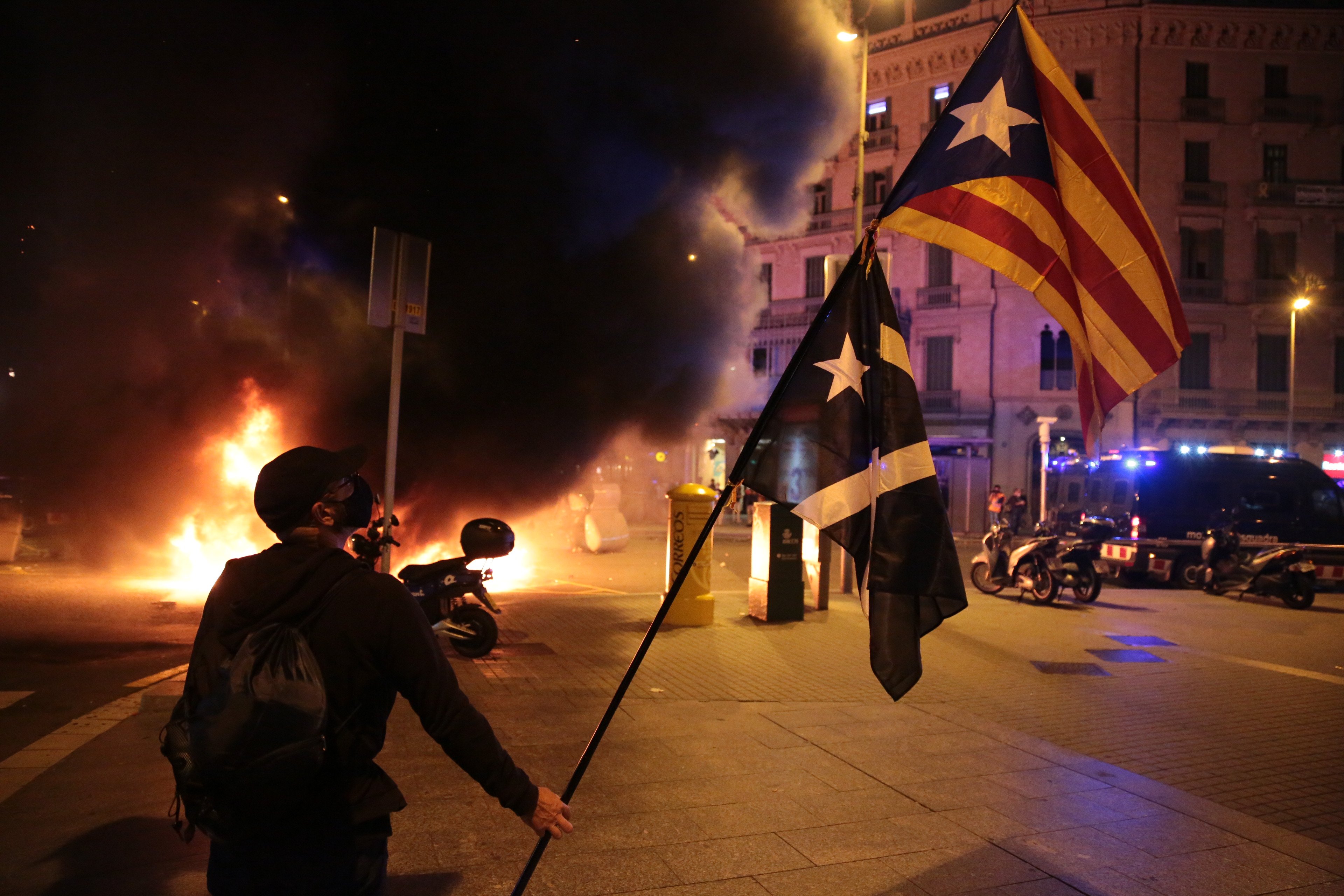 Continúan detenidos 12 de los 18 manifestantes arrestados este 1-O