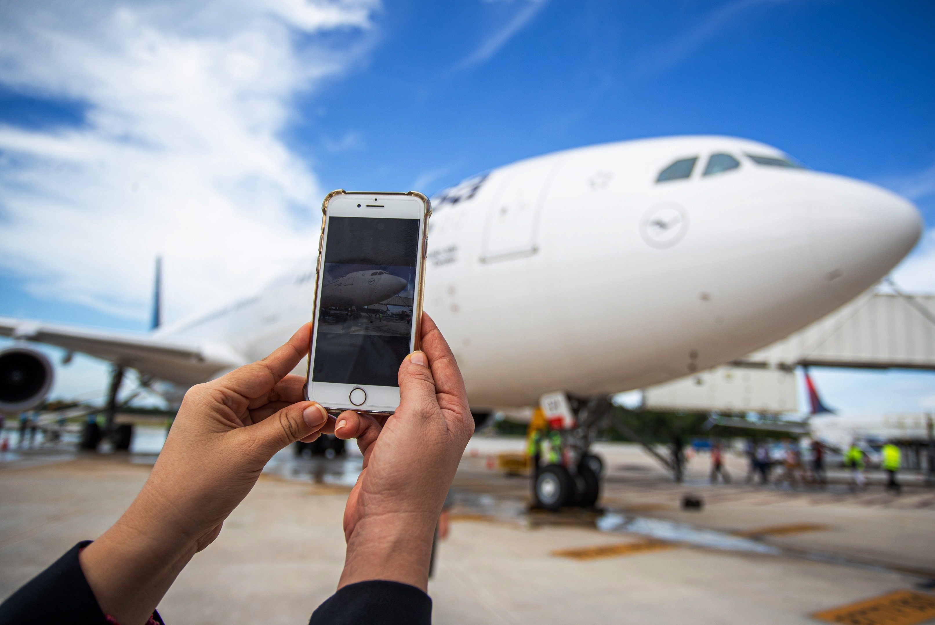 ¿Dónde te tienes que sentarte en el avión si no quieres coger el coronavirus?