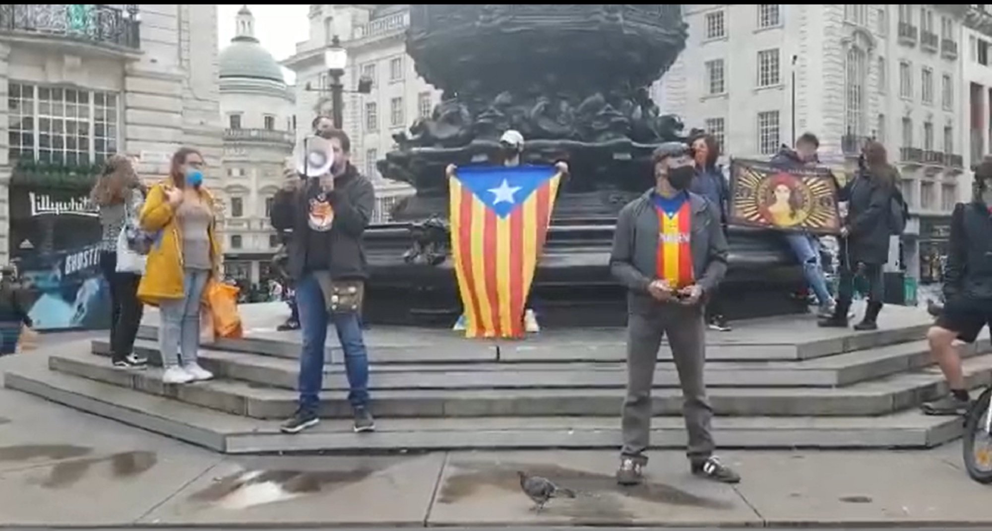 Els CDR protesten per la inhabilitació de Torra a Picadilly Circus