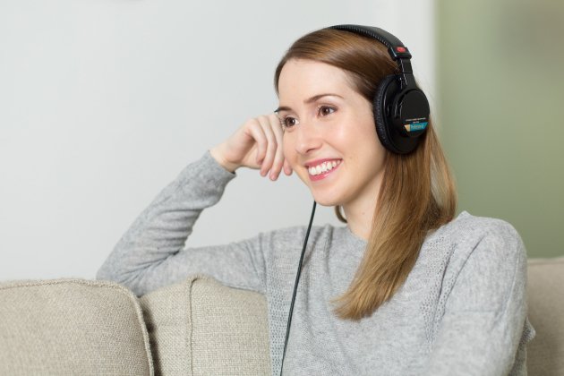 Mujer con auriculares