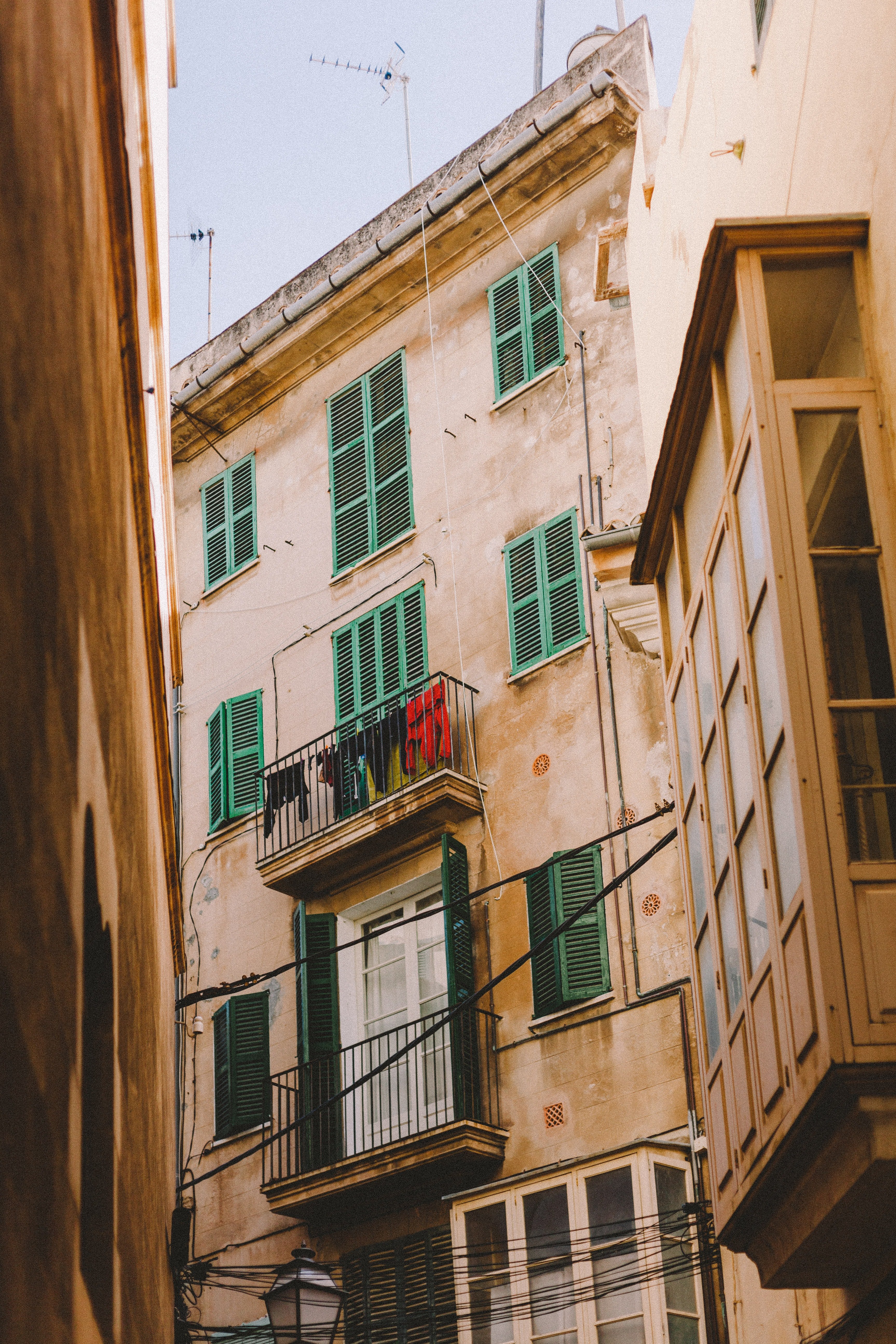 De trobades al balcó al compromís: aquesta és la història d'una parella italiana