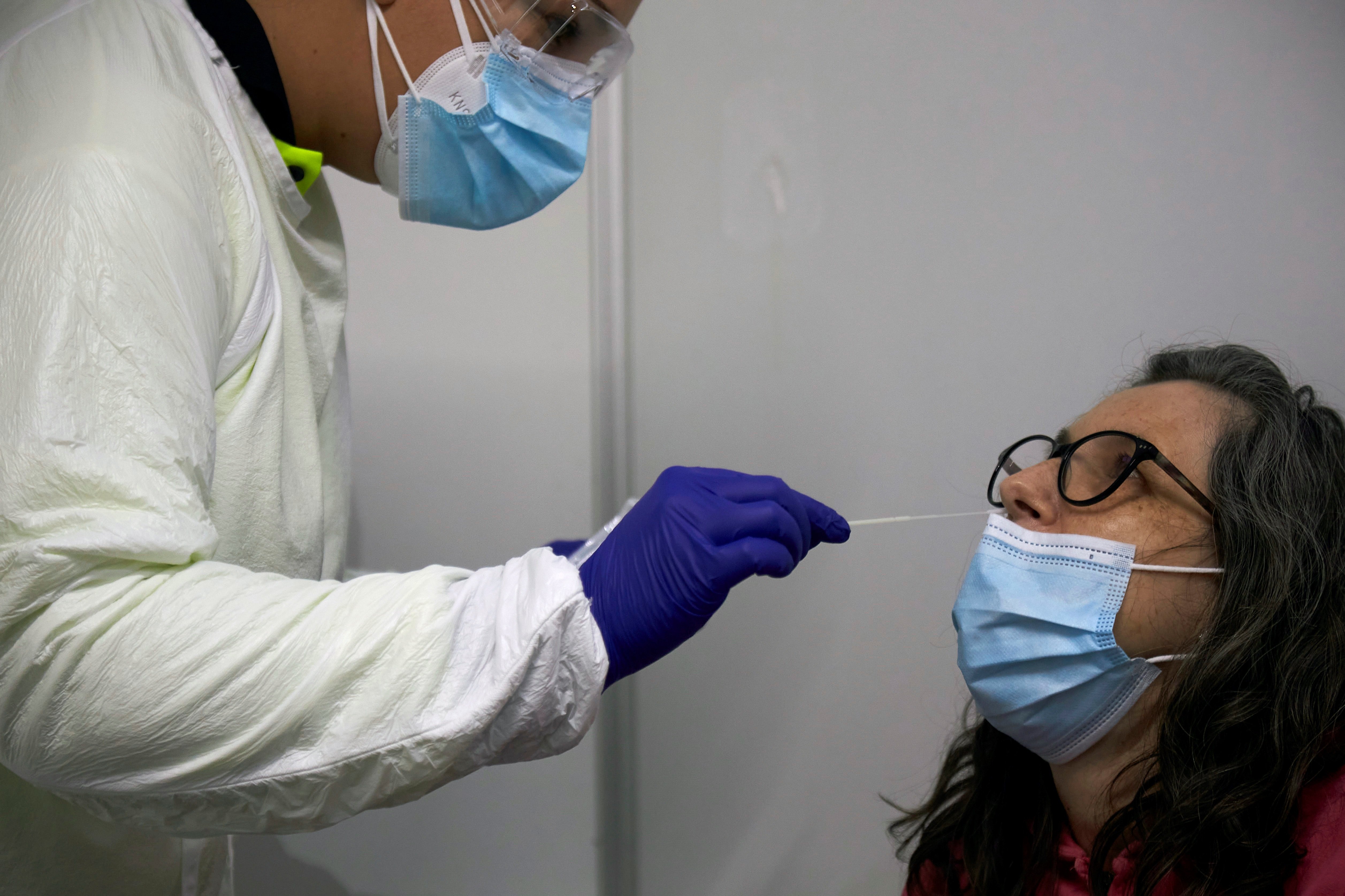 El coronavirus no s'atura a Catalunya: 2.846 positius i risc de rebrot disparat