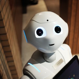 robot unsplash robot unsplash