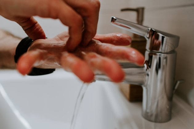 rentat de mans unsplash (2)