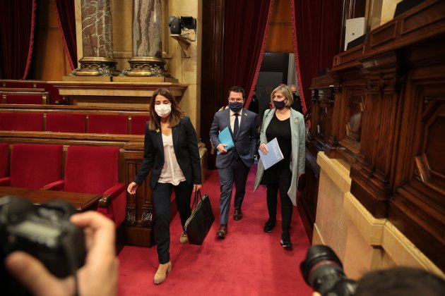 Lleno parlamento Covid-19 vergés aragonés budó- Sergi Alcàzar