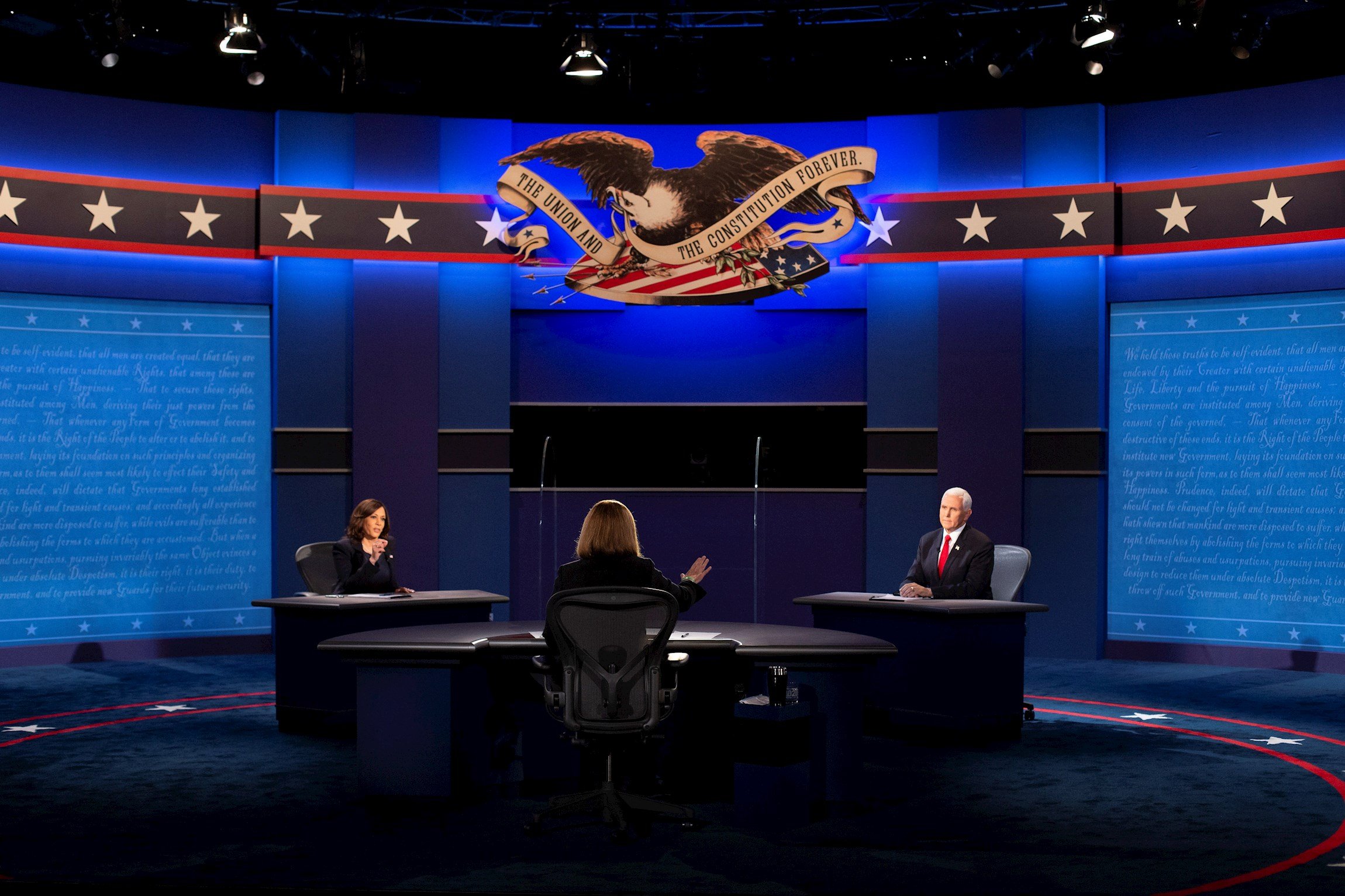 Una mosca triunfa en un debate de vicepresidentes donde Harris se impone a Pence