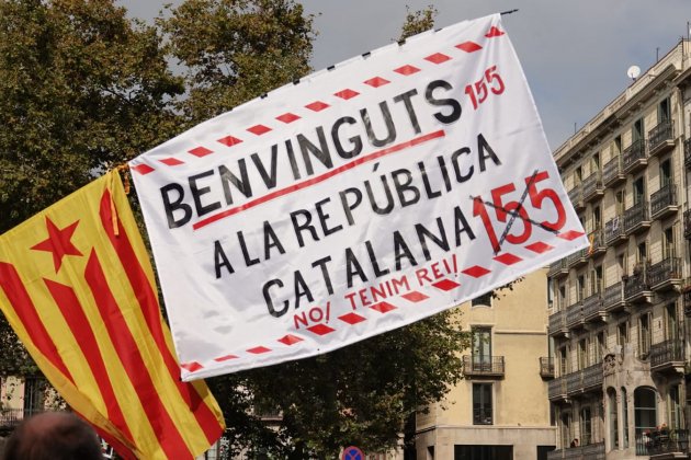 Pancarta protesta visita Rei 9 octubre   Mar Acero