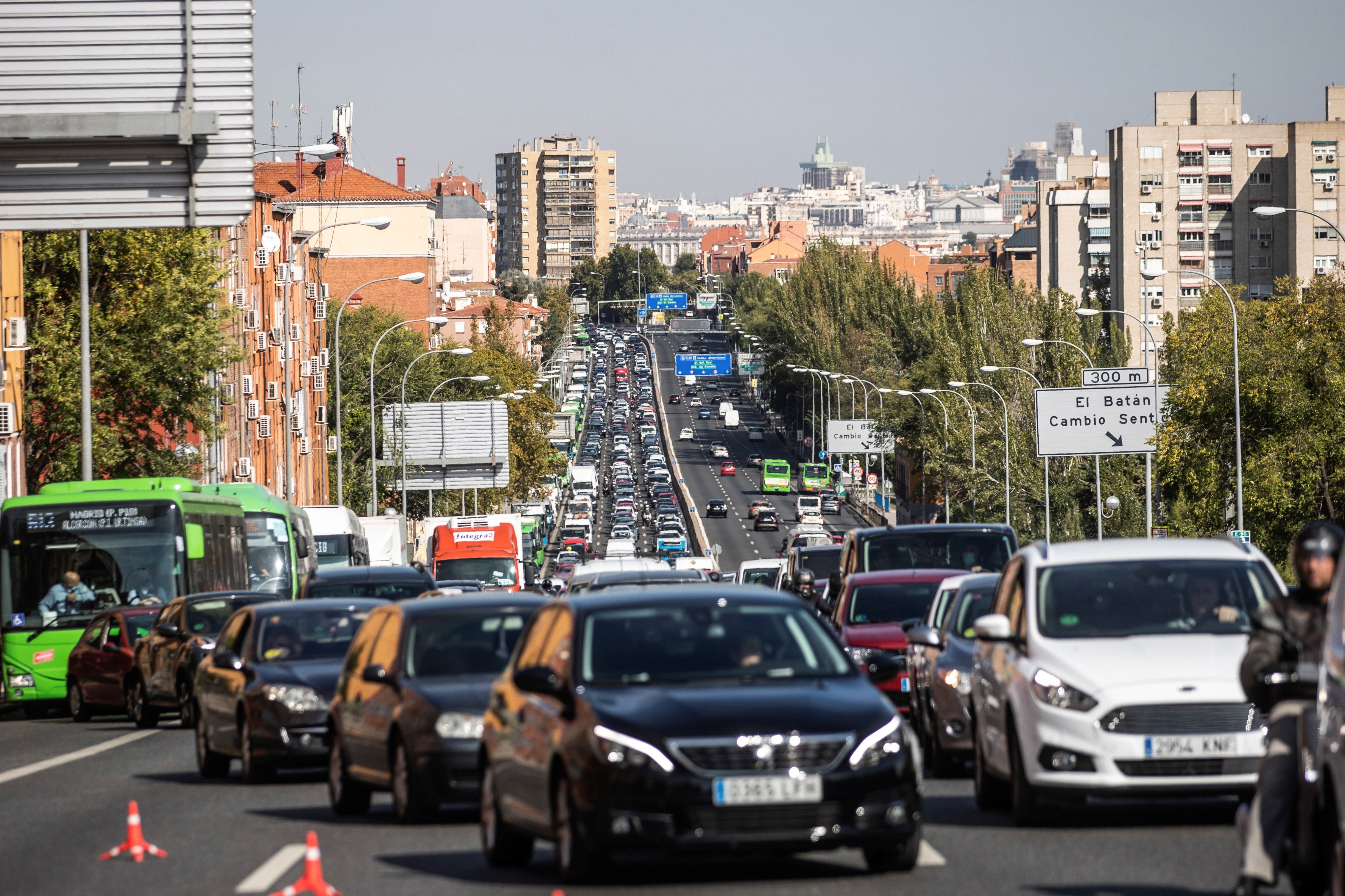 Estat d'alarma: retencions i congestió a les sortides de Madrid