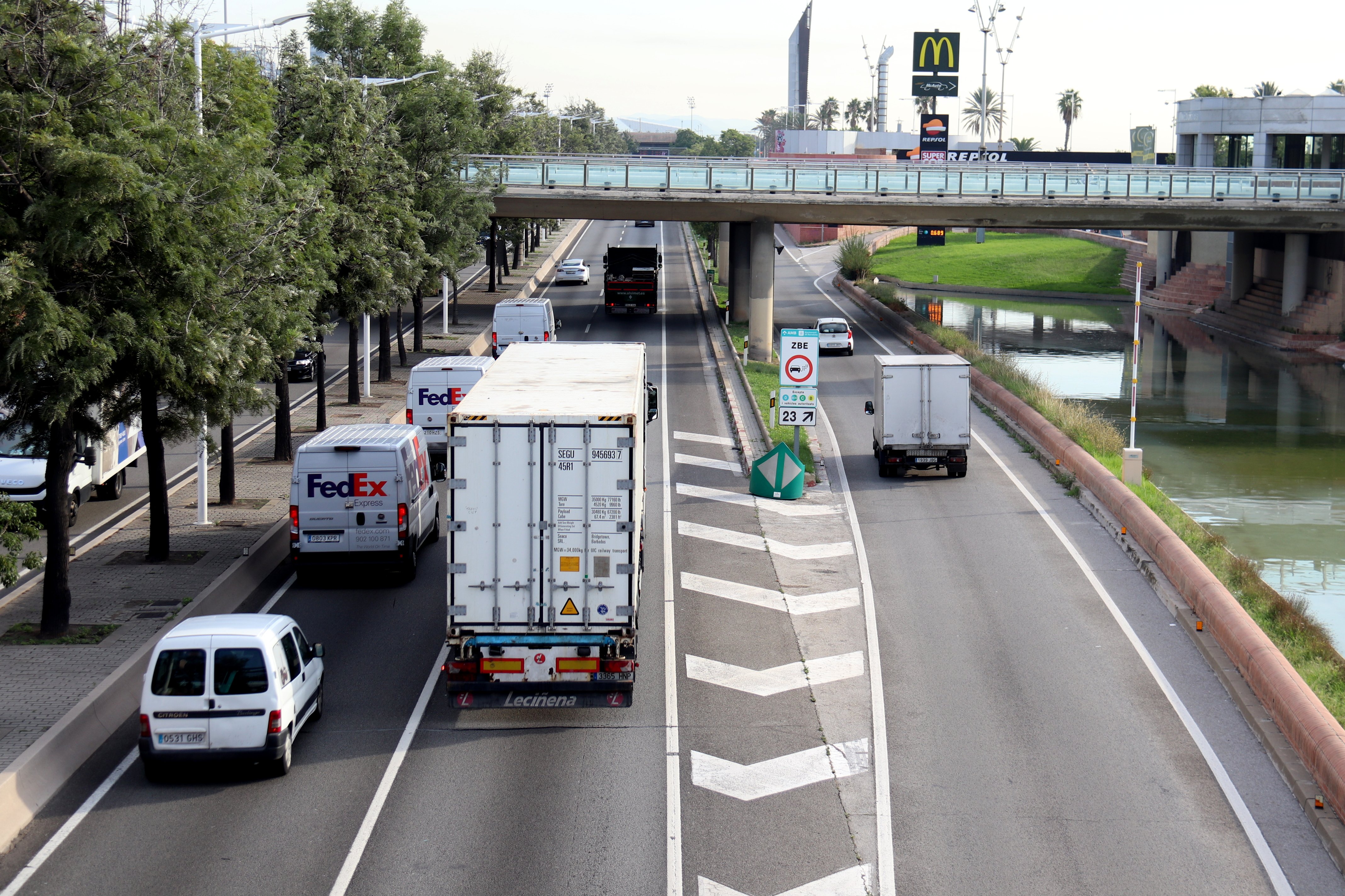 Barcelona instal·la plaques fotovoltaiques a la ronda Litoral per a l'autoconsum