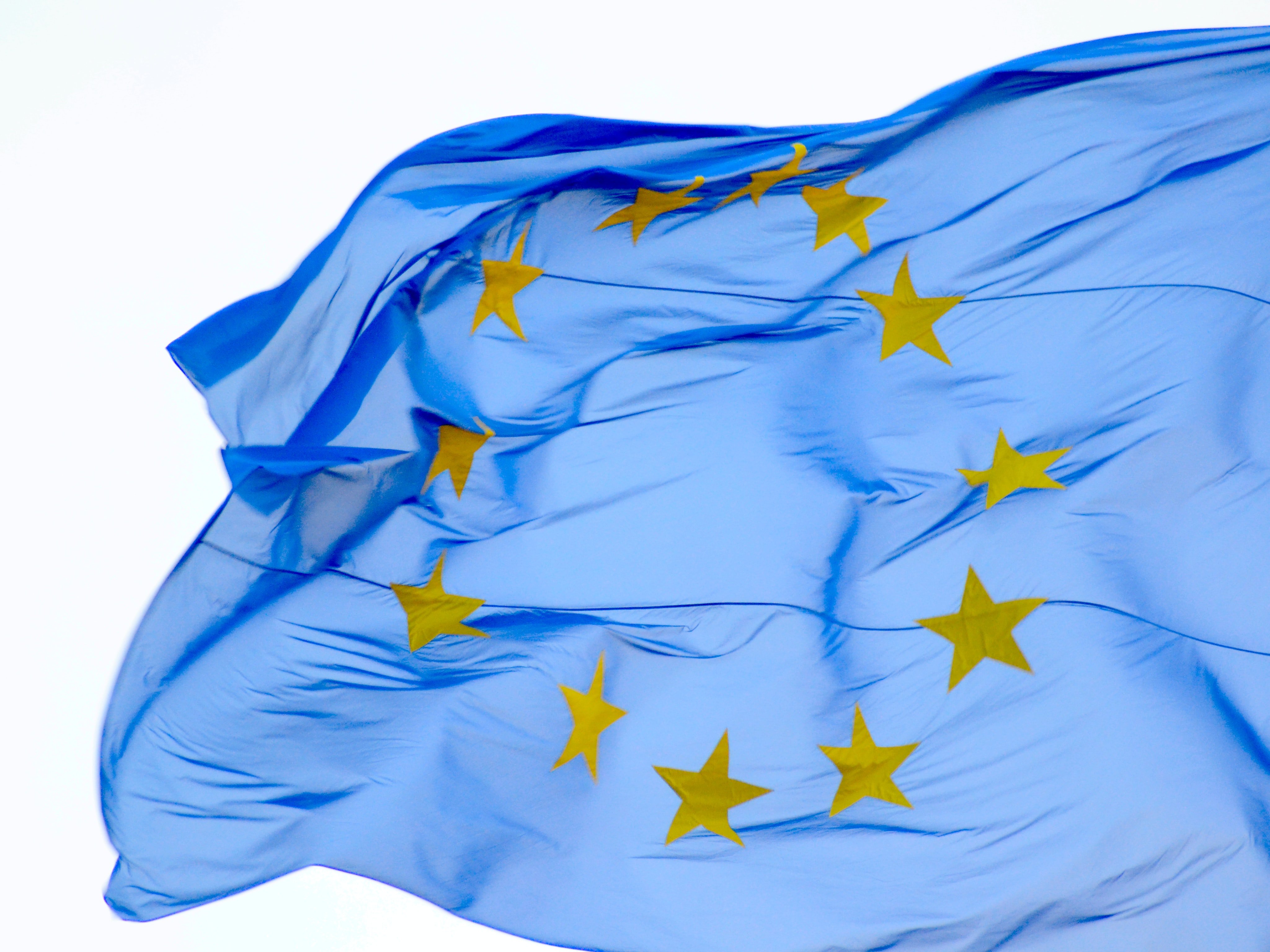La Comissió Europea tira de tòpics per felicitar el 12-O