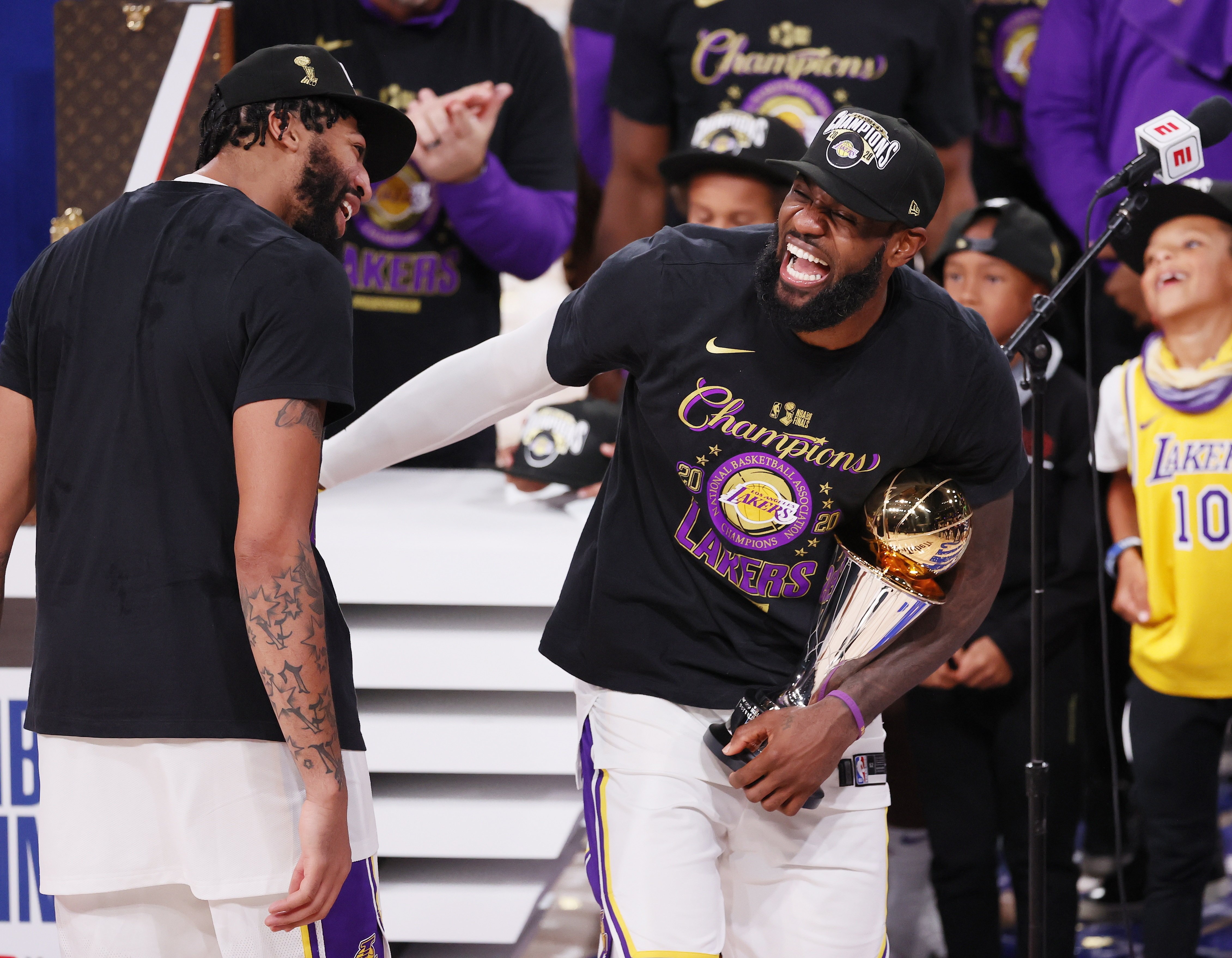 Els Lakers de LeBron baten els Heat i són campions de l'NBA deu anys després