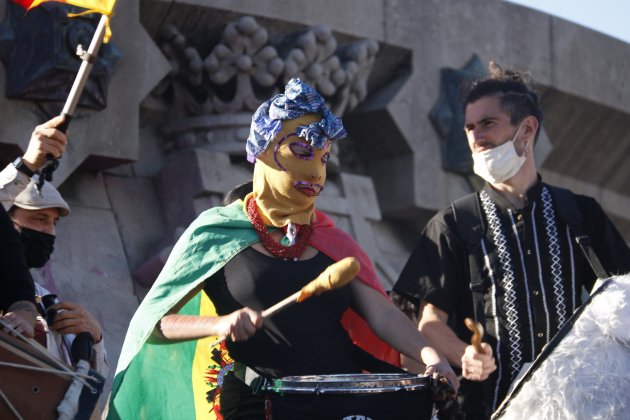 protesta anticolonialista barcelona 12 octubre / ACN