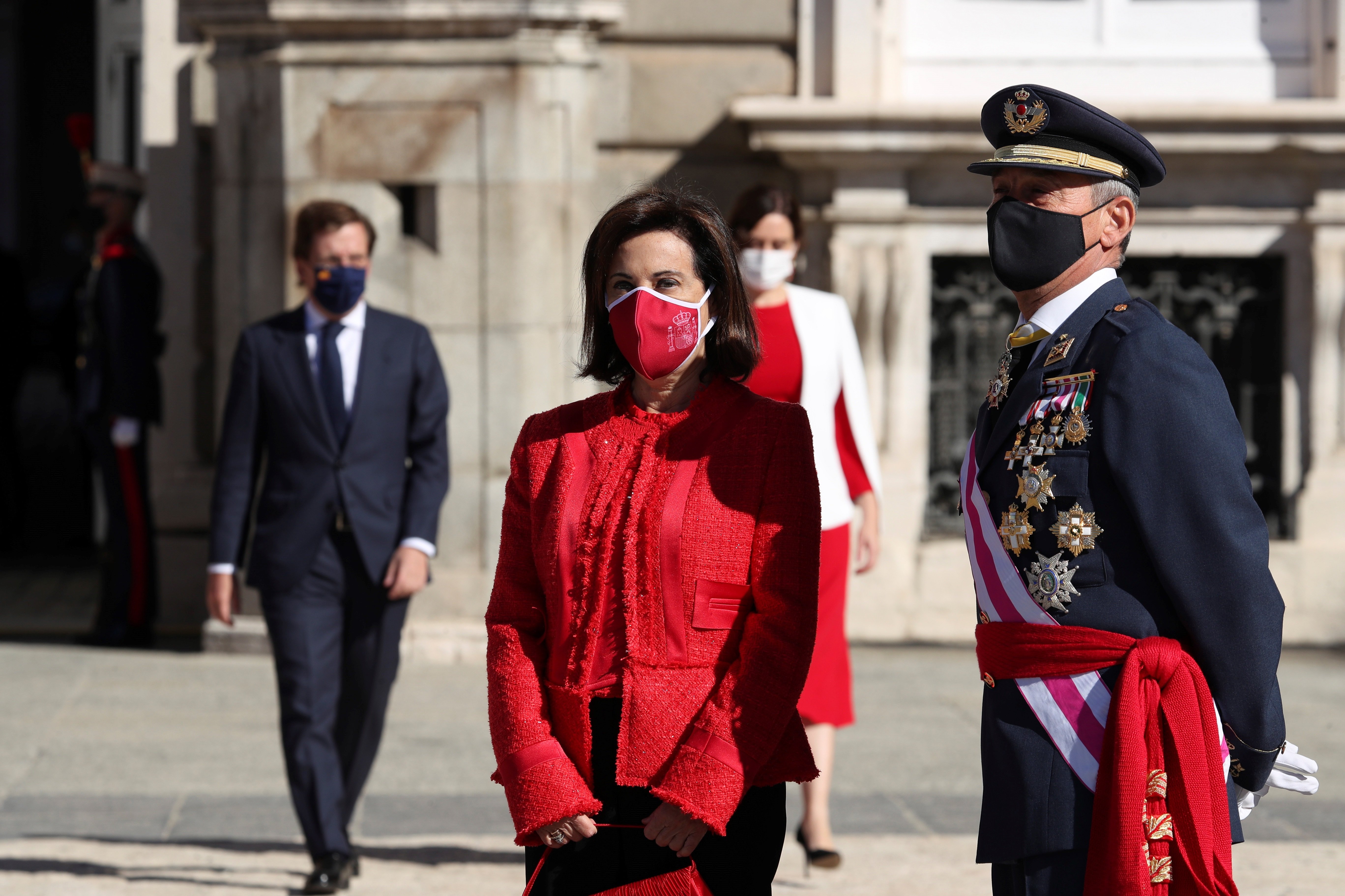 Robles recorda a Podemos que el seu govern defensa la monarquia