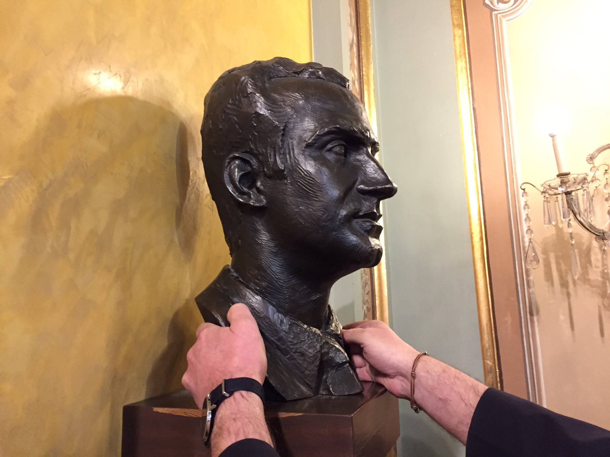 Lleida retira el bust de Joan Carles del saló de sessions