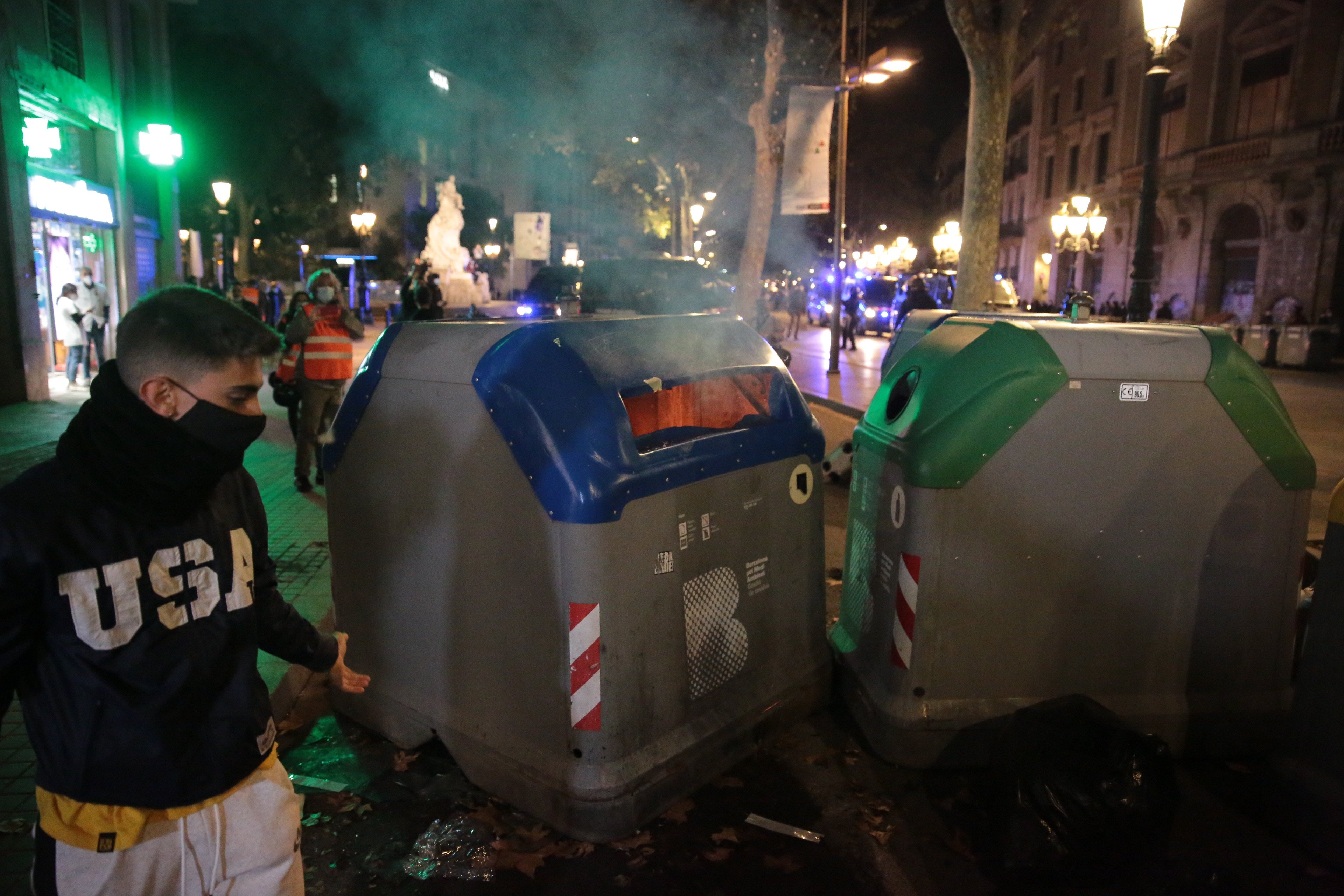 Los Mossos registran manifestantes del CDR en Barcelona