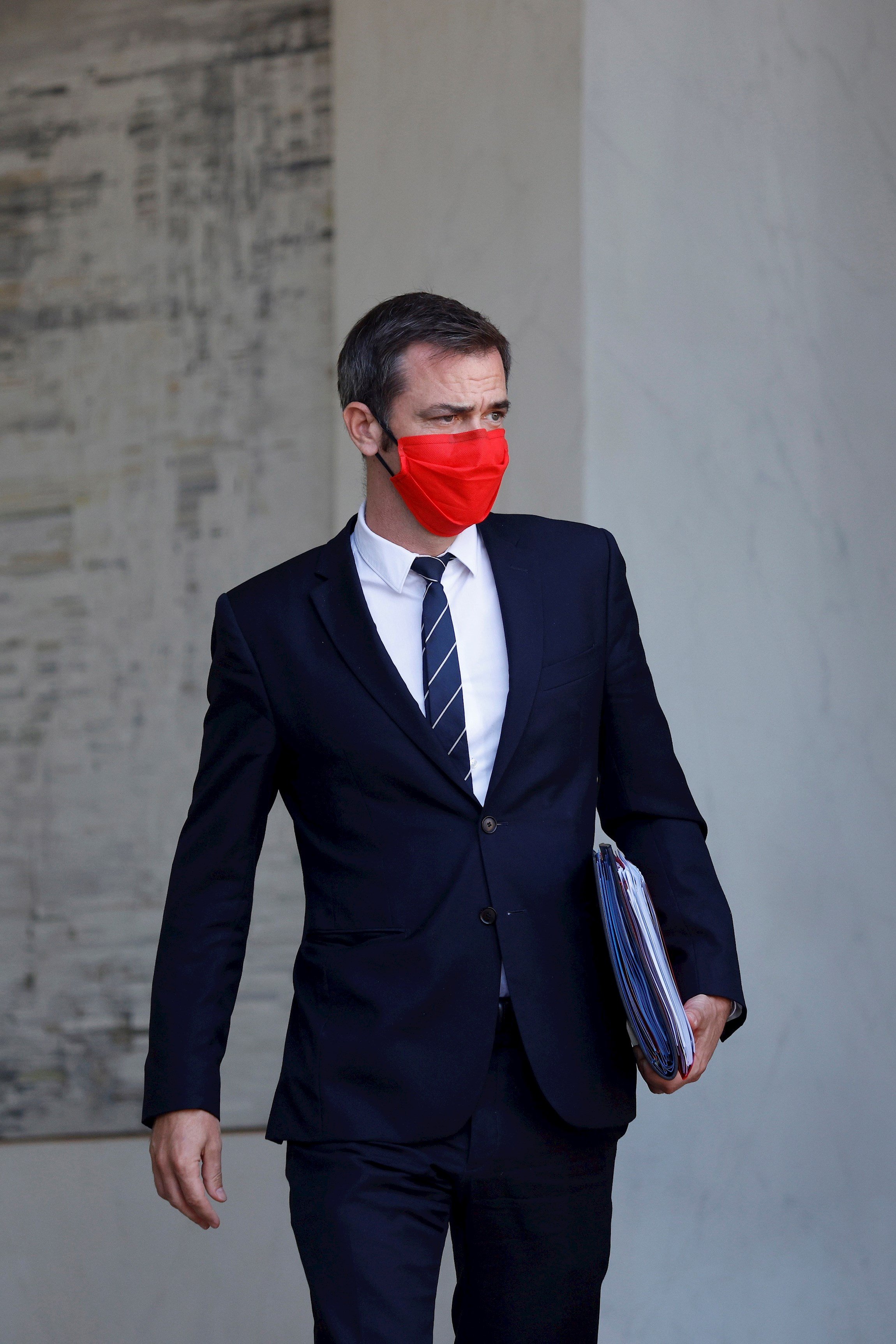 Registros a miembros del Gobierno francés por la gestión de la Covid