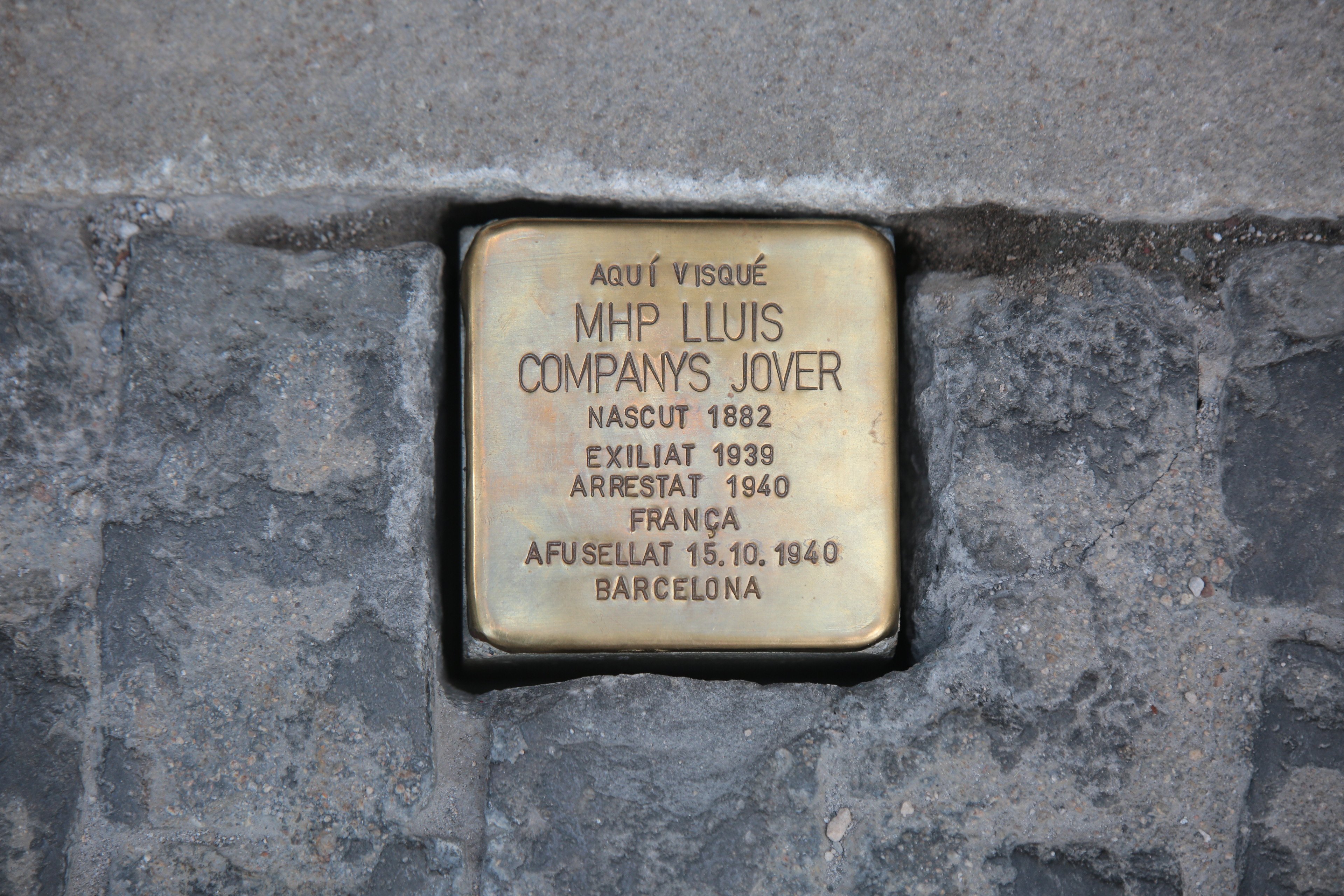 L'Stolperstein de Lluís Companys, a la plaça Sant Jaume