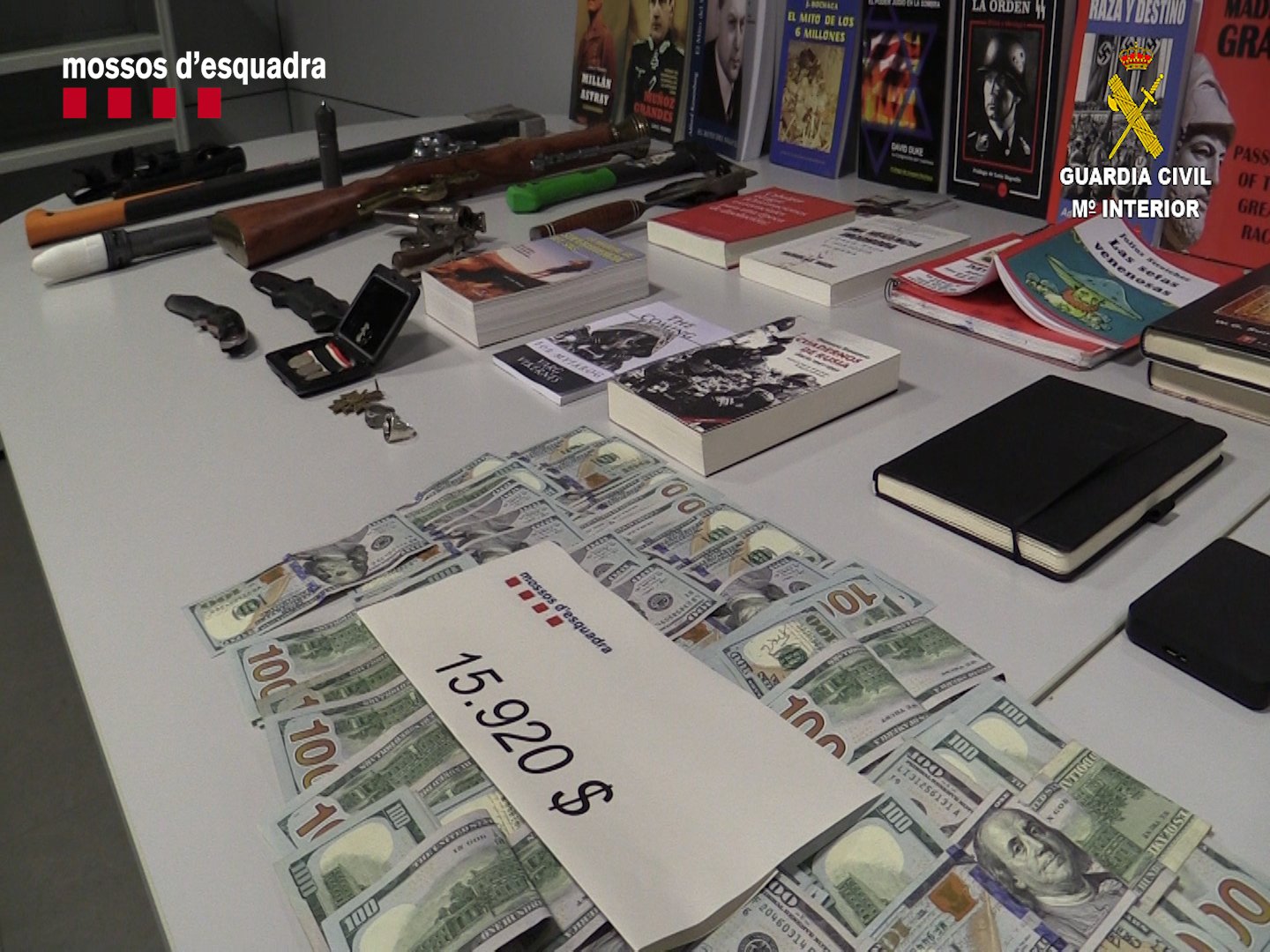 material decomisado supremacista blanco millan astray munoz grandes foto mossos escuadra guardia civil 2