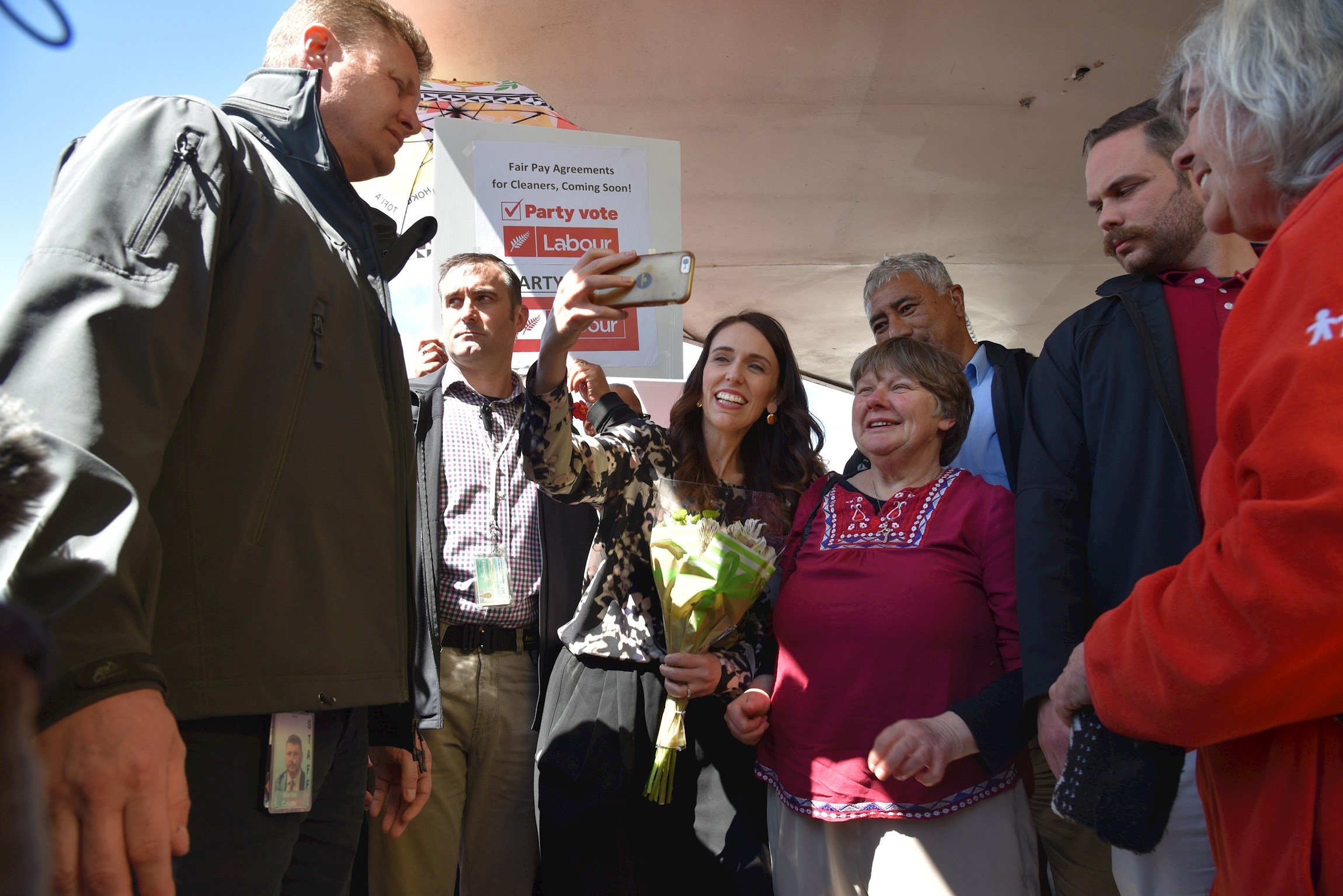 Clara ventaja de los laboristas de Ardern en las elecciones en Nueva Zelanda