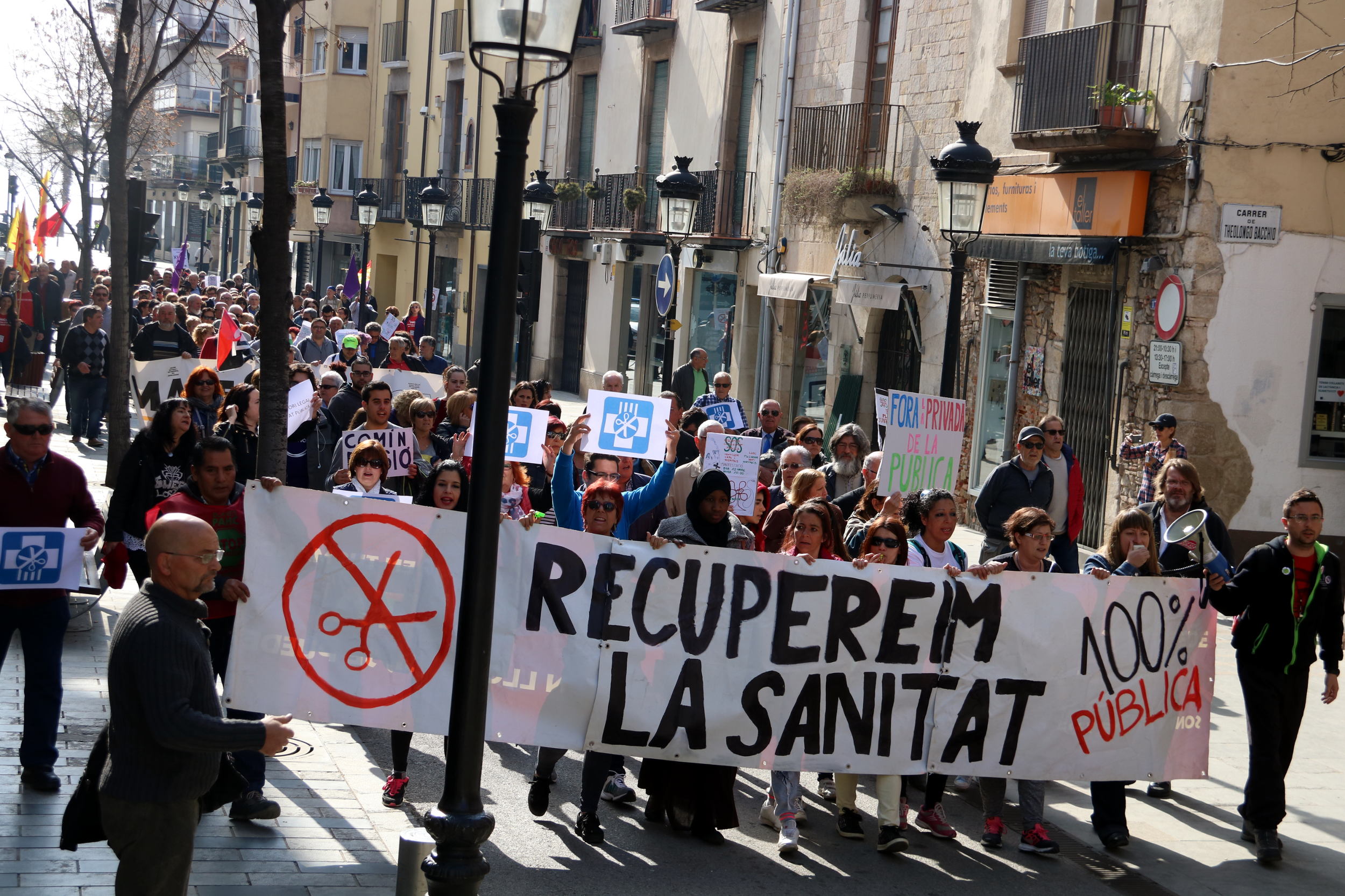 Unes 500 persones demanen a Blanes millores en la sanitat pública