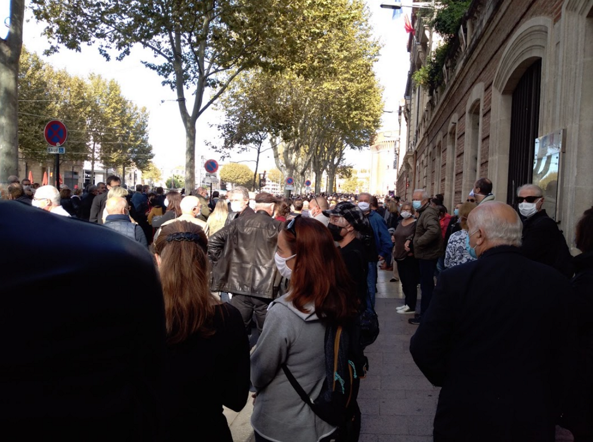 Emotiva manifestación en Perpinyà contra el asesinato yihadista del profesor Paty