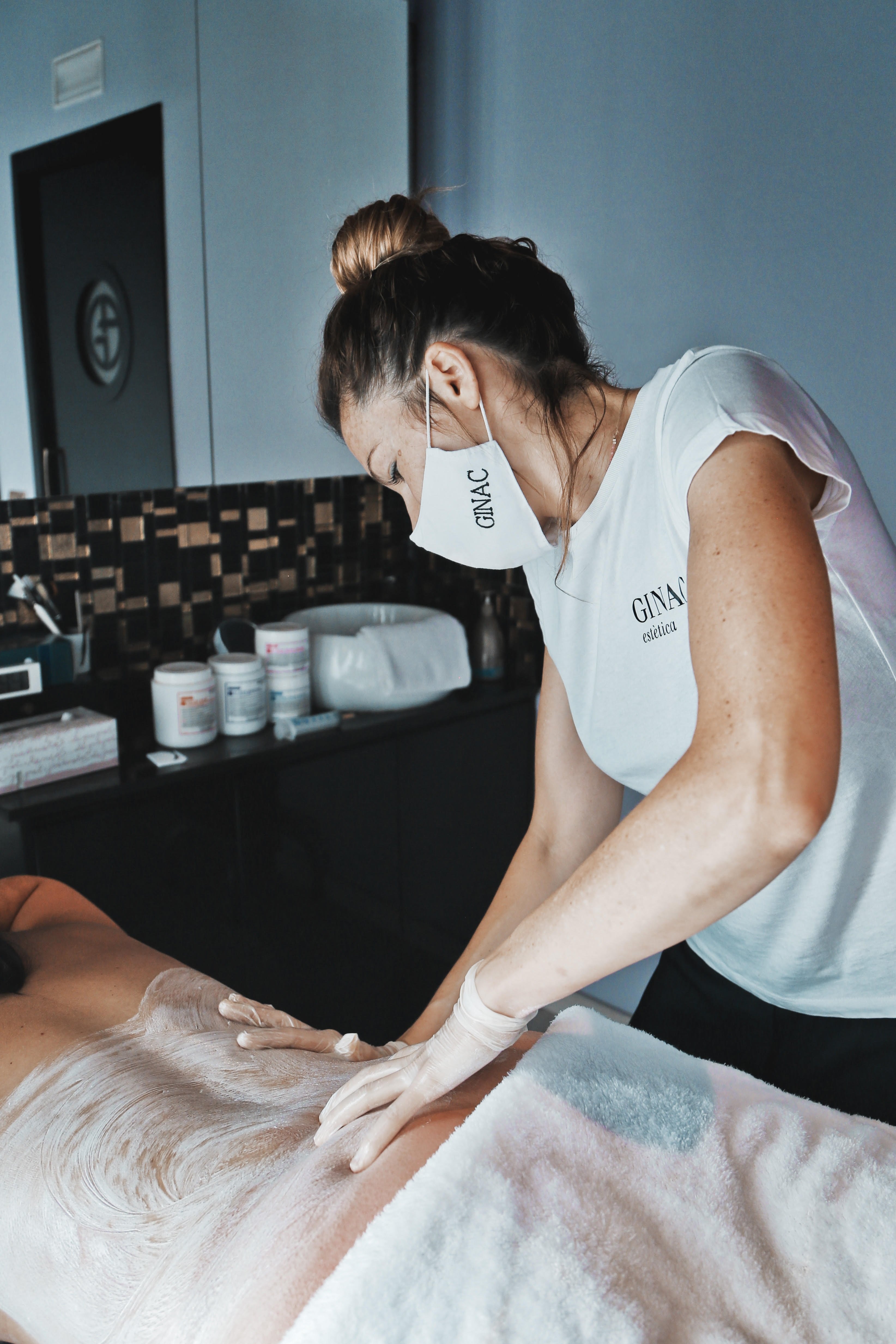 Las esteticistas, en pie de guerra: "Somos más de 16.000 mujeres en riesgo laboral"