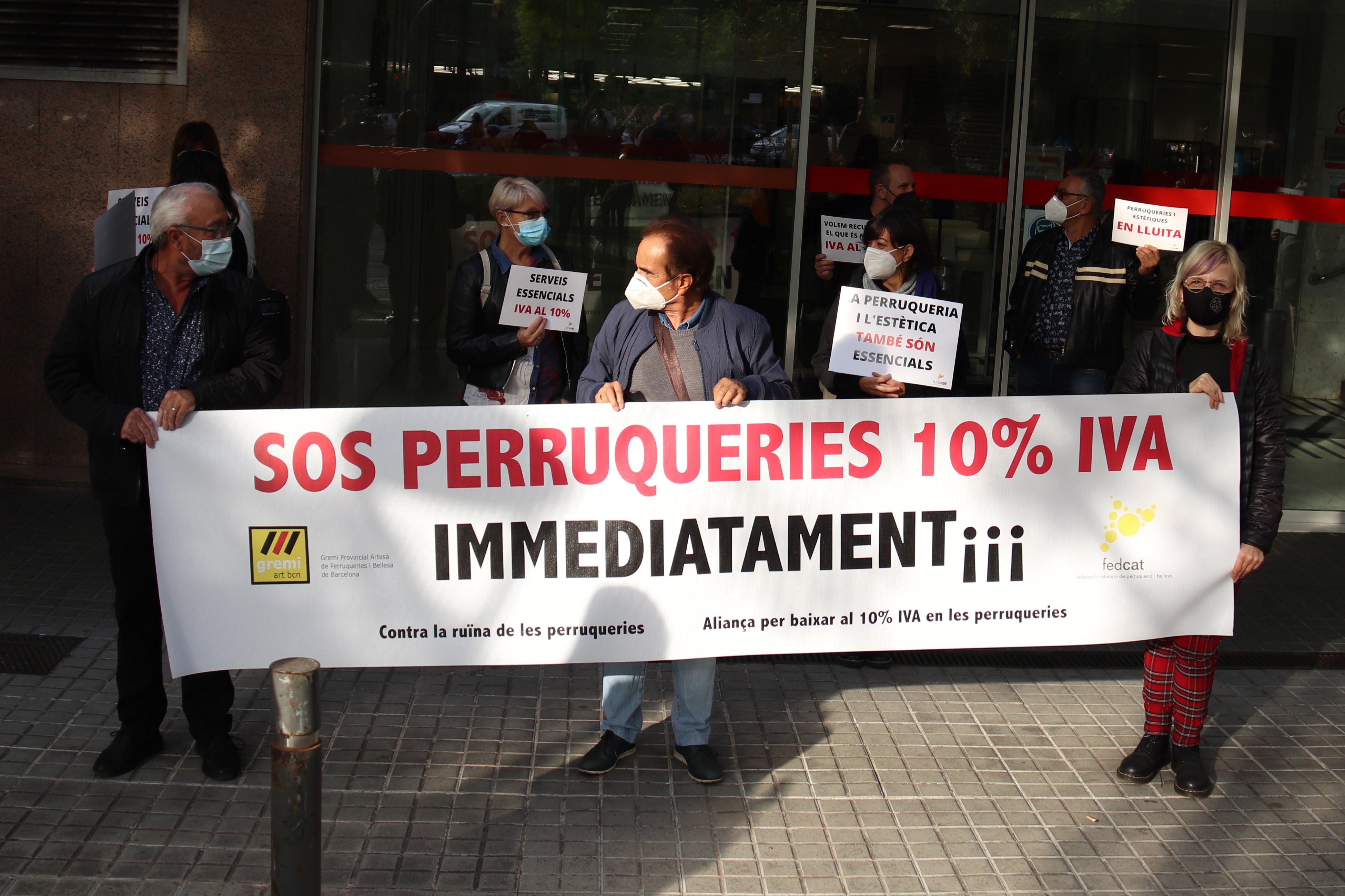 Les perruqueres reclamen pagar un IVA reduït del 10%