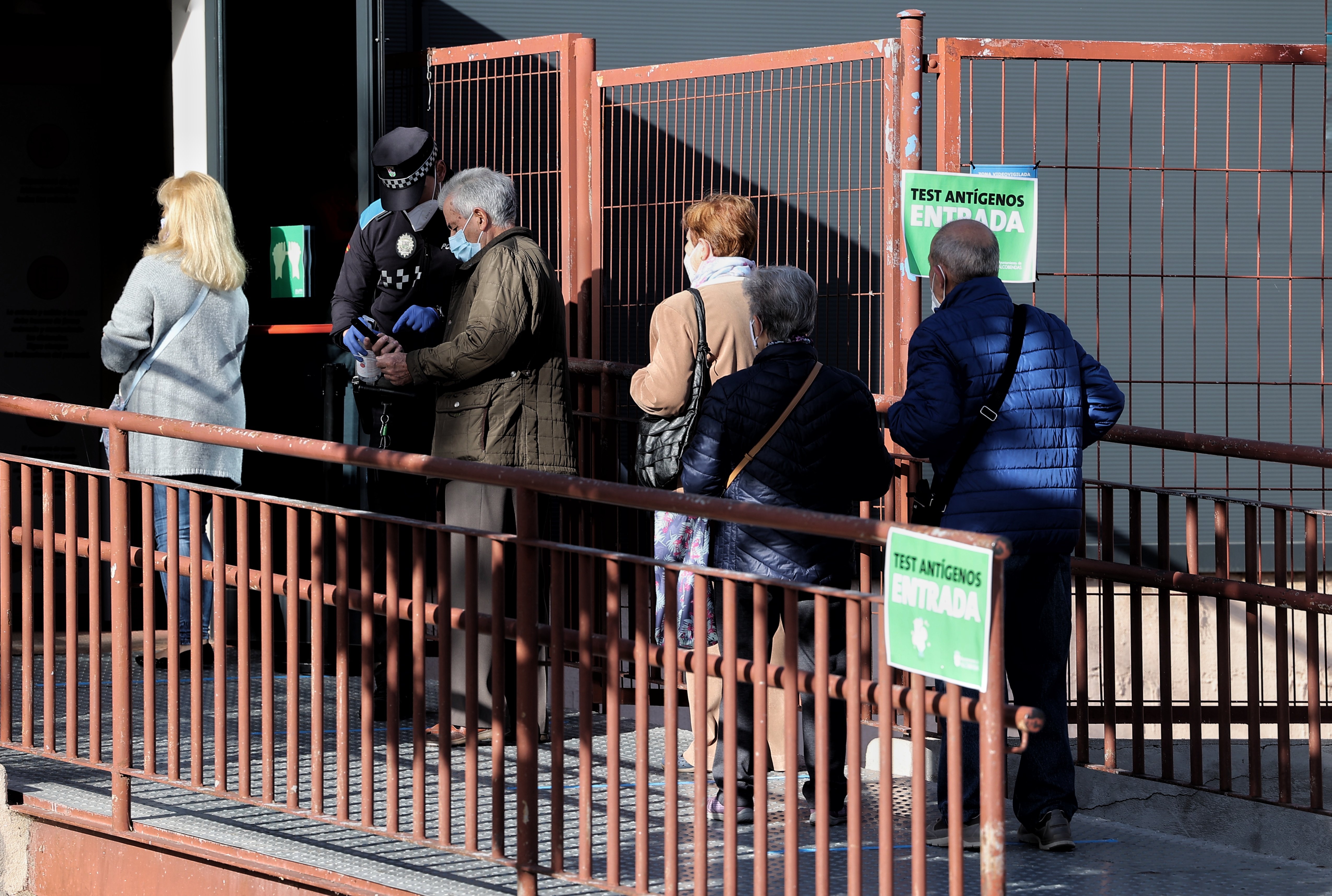 Espanya s'apropa al milió d'infectats per coronavirus